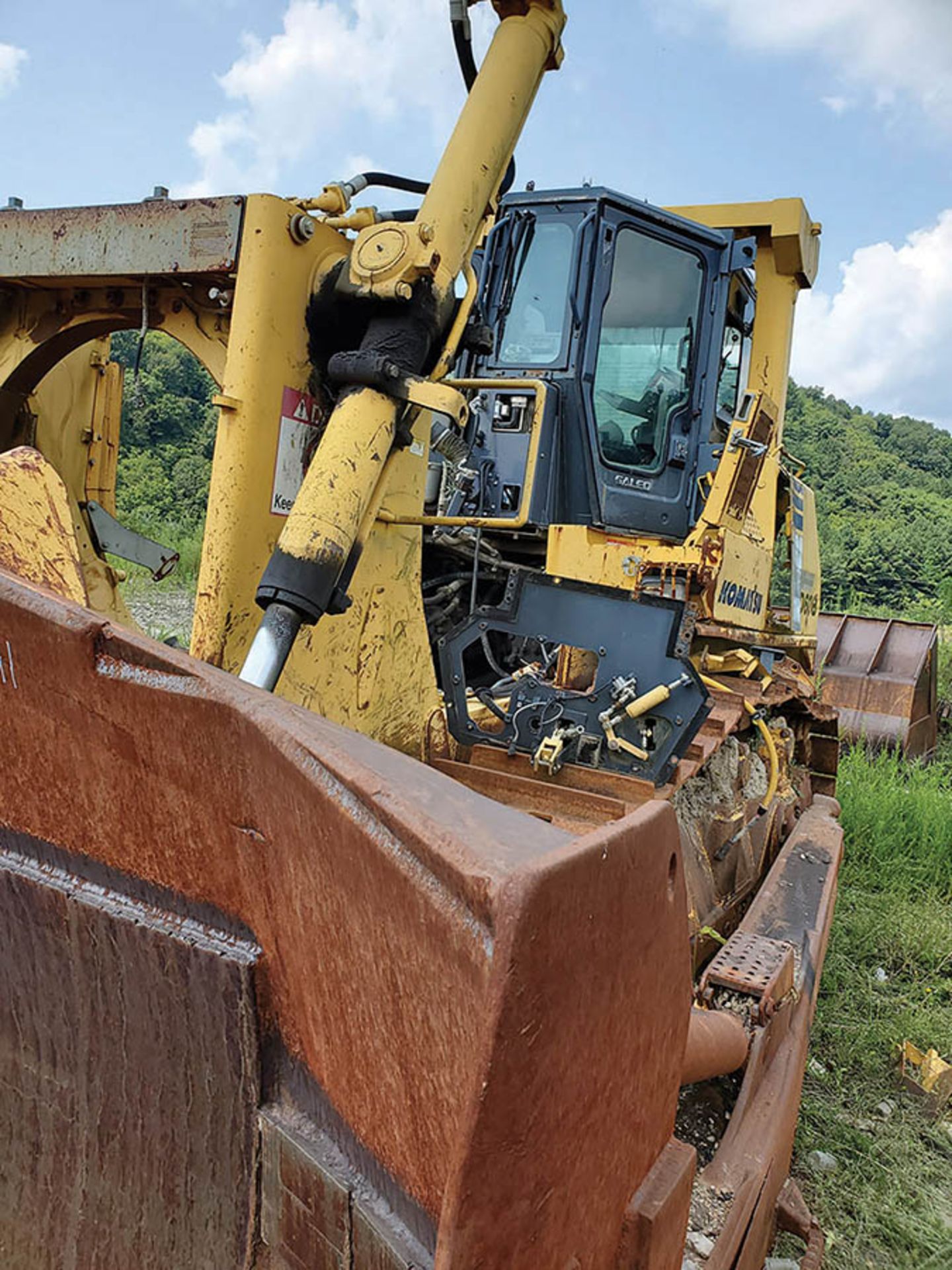 KOMATSU D 275SX DOZER, S/N: 30118, NO ENGINE, 24'' WIDE METAL TRACKS, 13'6'' WIDE DOZER BLADE, FOR - Image 6 of 6