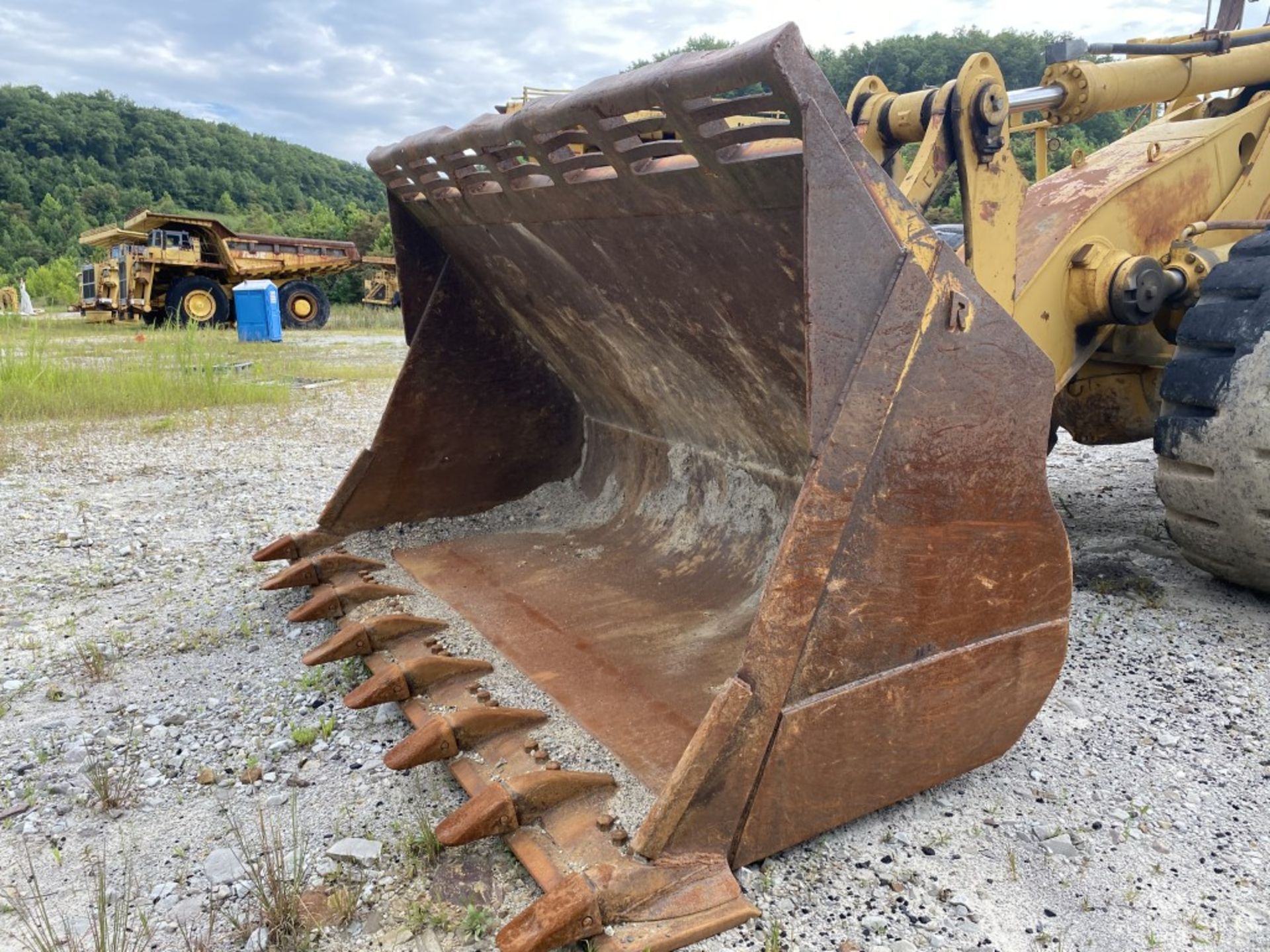 2004 CATERPILLAR 988G ARTICULATED WHEEL LOADER, ENCLOSED CAB, S/N: ABNH01383, 246,485 HOURS, 8- - Image 15 of 29