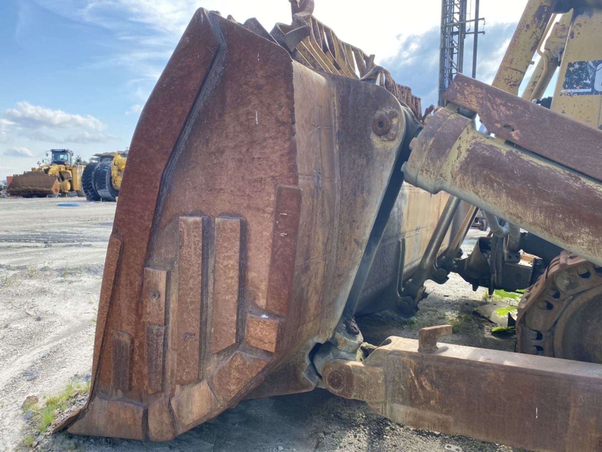 CAT D11R DOZER, S/N: 9XR00164, CAT 3508 ENGINE, APPROX. 21' BLADE, TILT BLADE, REAR RIPPER - Image 13 of 21