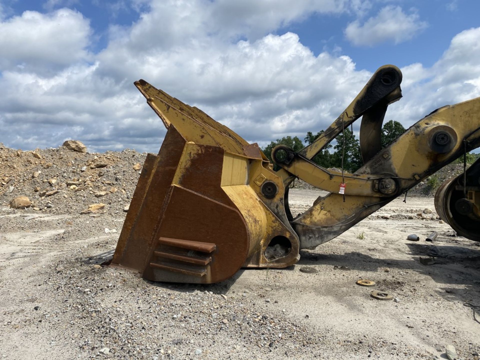 CATERPILLAR 992G WHEEL LOADER, S/N: CAT0992GVADZ00500, 15'6'' WIDE LOADER BUCKET WITH TEETH, CAT - Image 2 of 15