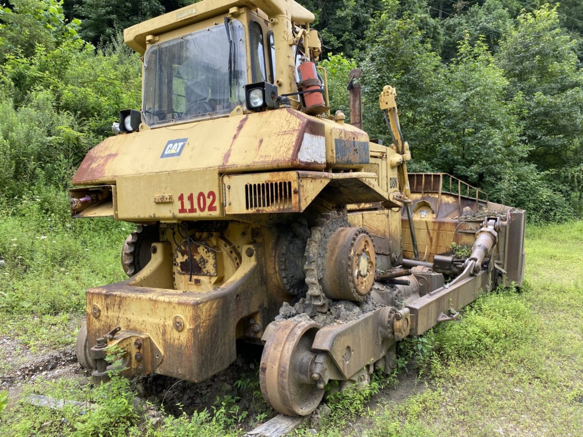 1992 CATERPILLAR D8N DOZER, ENCLOSED CAB, S/N: 9TC06514, 91,601 HOURS, SU BLADE, MISSING TRACKS, - Image 5 of 17