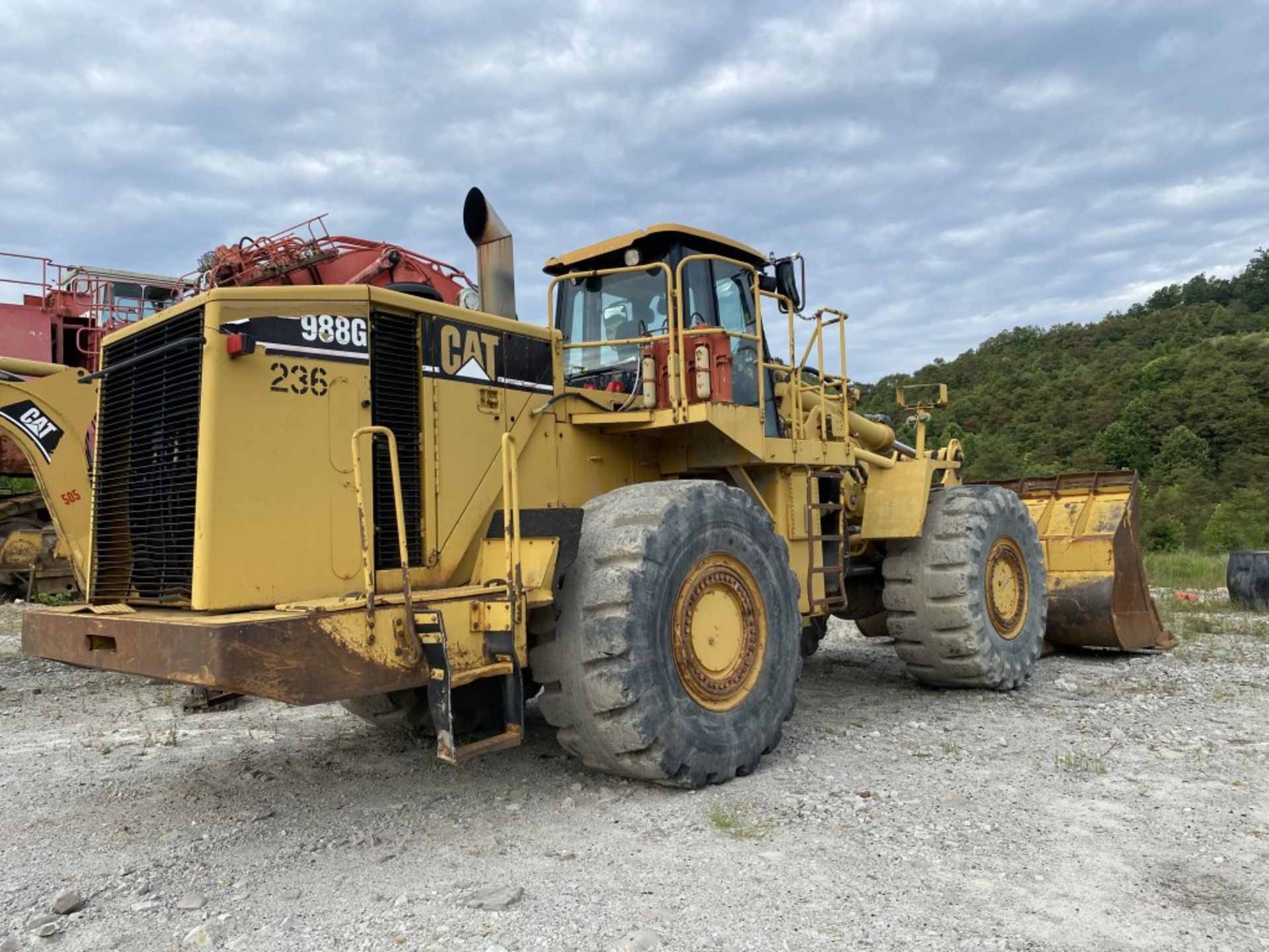 2004 CATERPILLAR 988G ARTICULATED WHEEL LOADER, ENCLOSED CAB, S/N: ABNH01383, 246,485 HOURS, 8- - Image 4 of 29