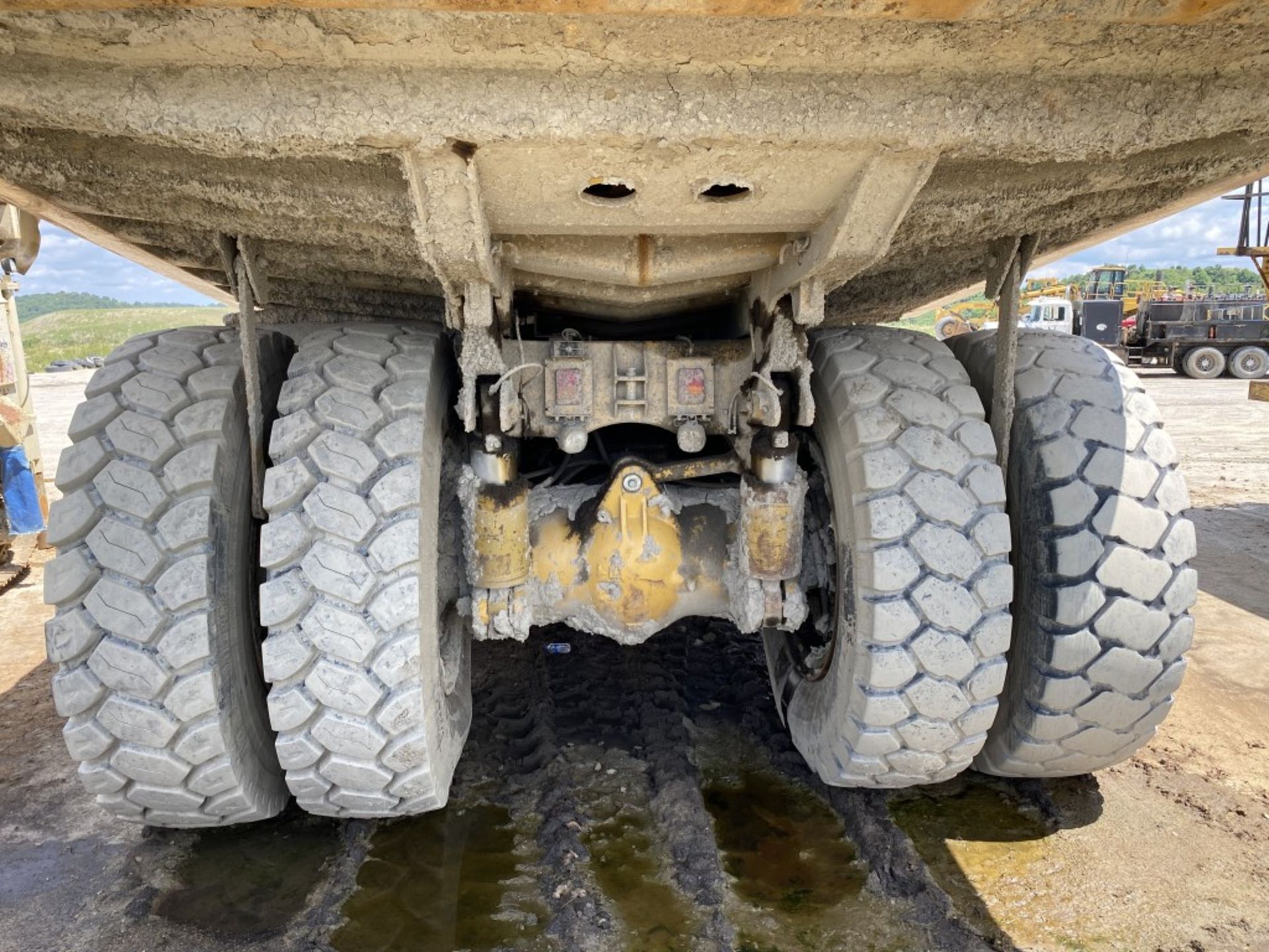 CATERPILLAR MODEL 777F OFF-ROAD DUMP TRUCK, P/N: CAT0777FUJRP00973M UNKNOWN HOURS, CAT DIESEL - Image 4 of 24