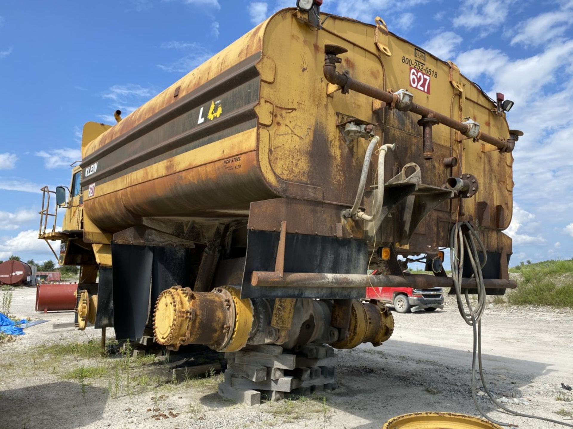 1979 CATERPILLAR 773B OFF-ROAD WATER TRUCK, KLEIN TANK WITH SPRAY BAR, S/N: 63W00149, CAT 3412 - Image 4 of 13