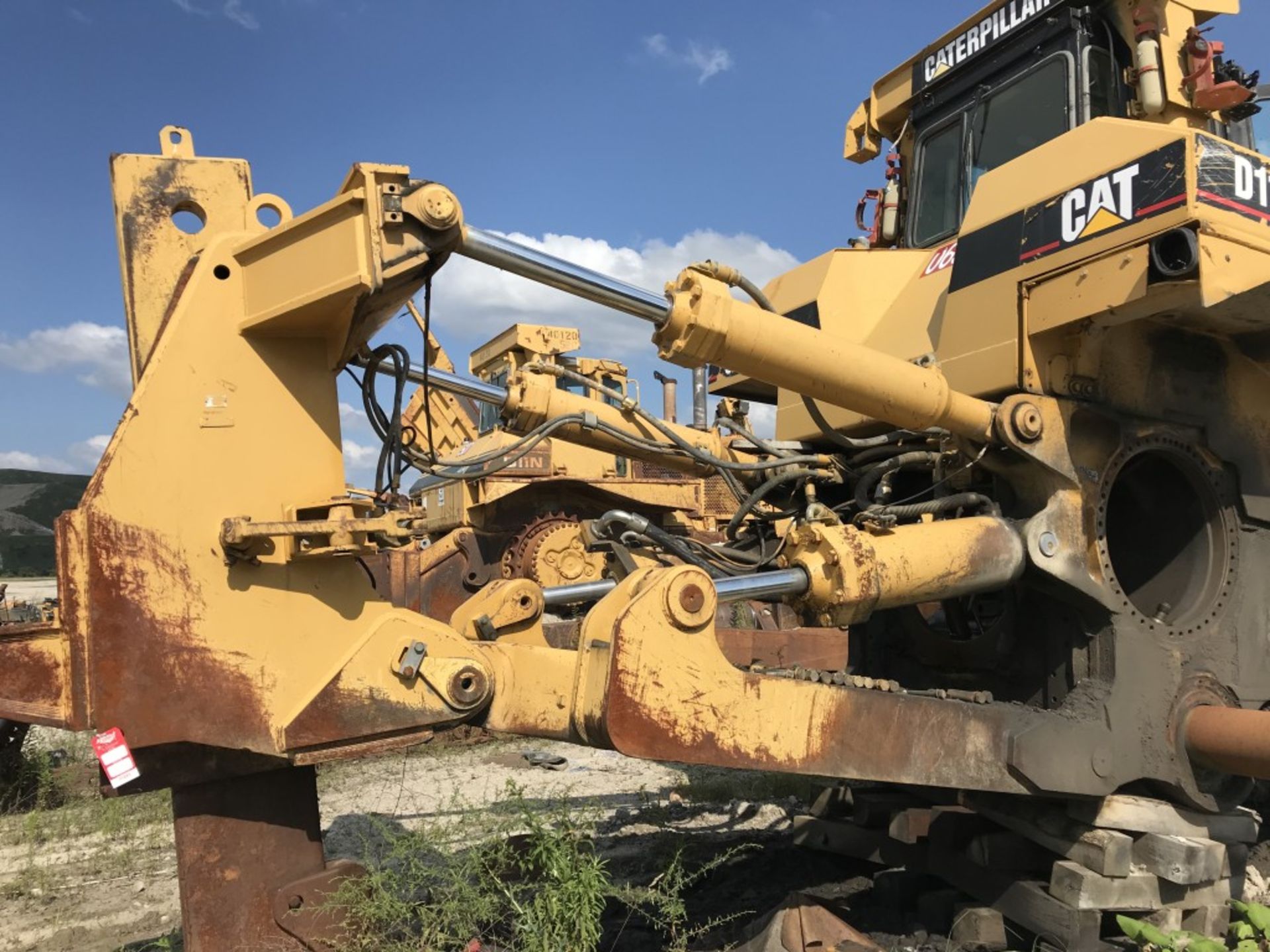 CAT D11R DOZER FOR PARTS, S/N: 7PZ00592, REAR RIPPER Attachment, COMES W/ BLADE, CAT 350GB ENGINE, - Image 7 of 9