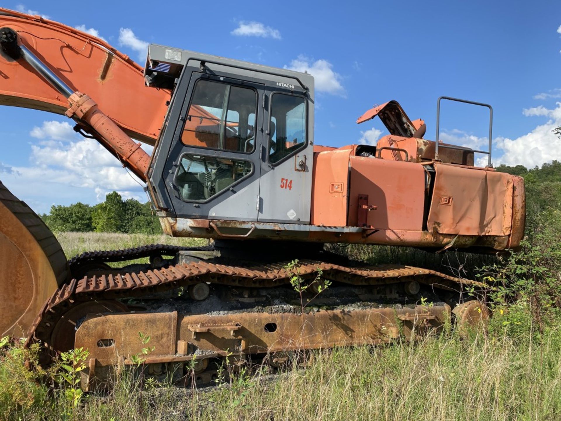 2004 HITACHI EX600LC HYDRAULIC EXCAVATOR, ENCLOSED CAB, S/N: HCM17P00V0000V213, HOURS N/A, 30'' - Image 3 of 18