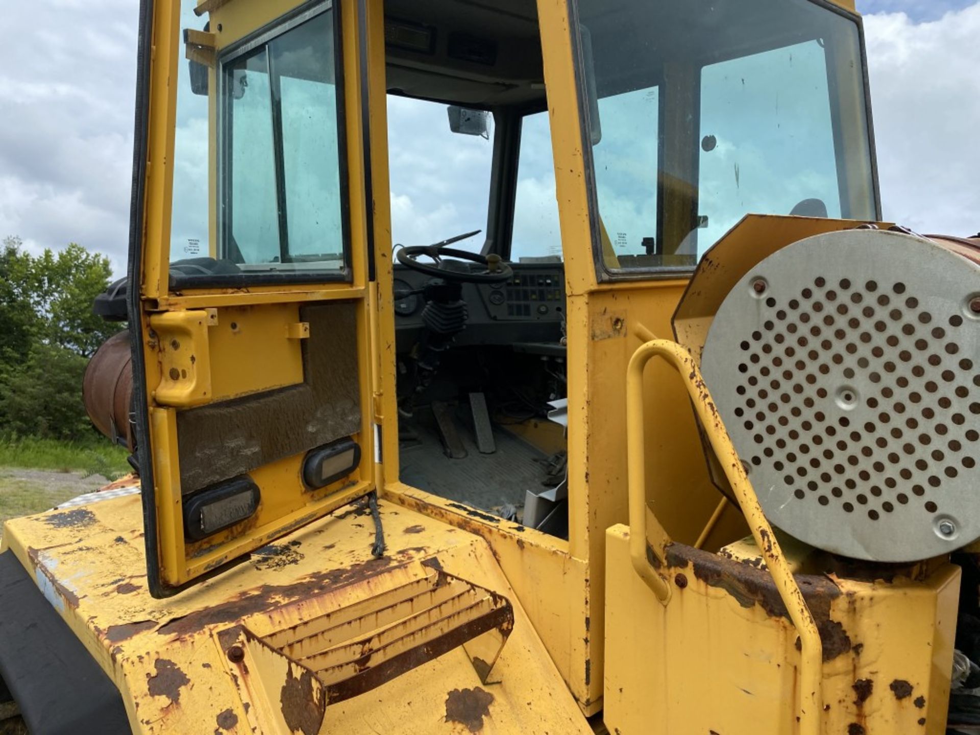 1997 VOLVO A30C ARTICULATED OFF-HIGHWAY TRUCK, ENCLOSED CAB, S/N: A30CV2693, HOURS, N/A, REAR - Image 11 of 13