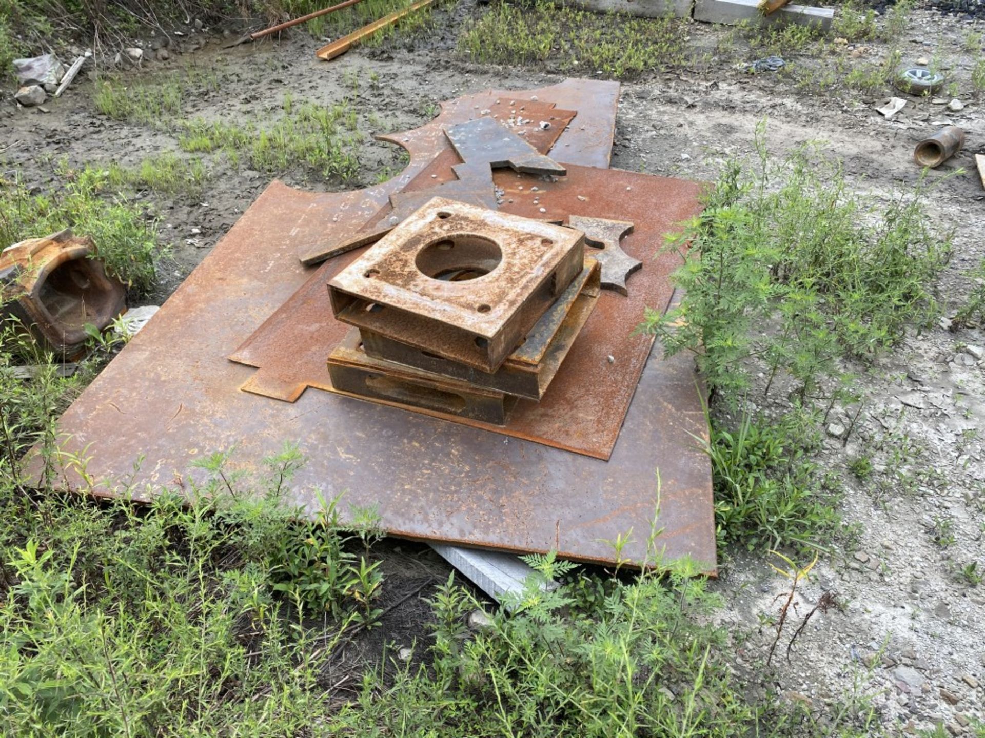 CATERPILLAR DOZER BLADE, 241.8'', S/N: 7GW00986, COMES WITH ASSORTED USED EQUIPMENT PARTS - Image 12 of 19