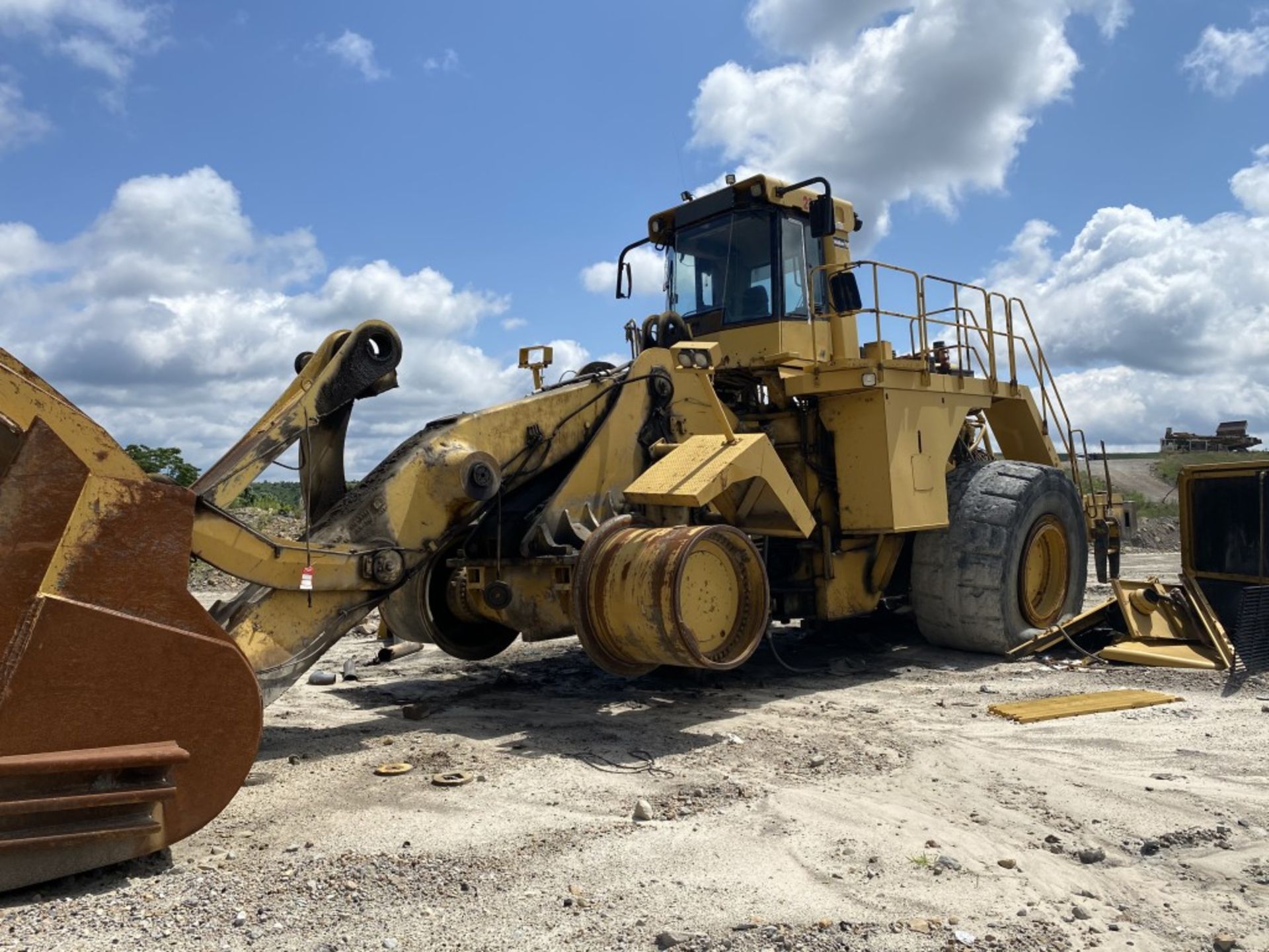 CATERPILLAR 992G WHEEL LOADER, S/N: CAT0992GVADZ00500, 15'6'' WIDE LOADER BUCKET WITH TEETH, CAT