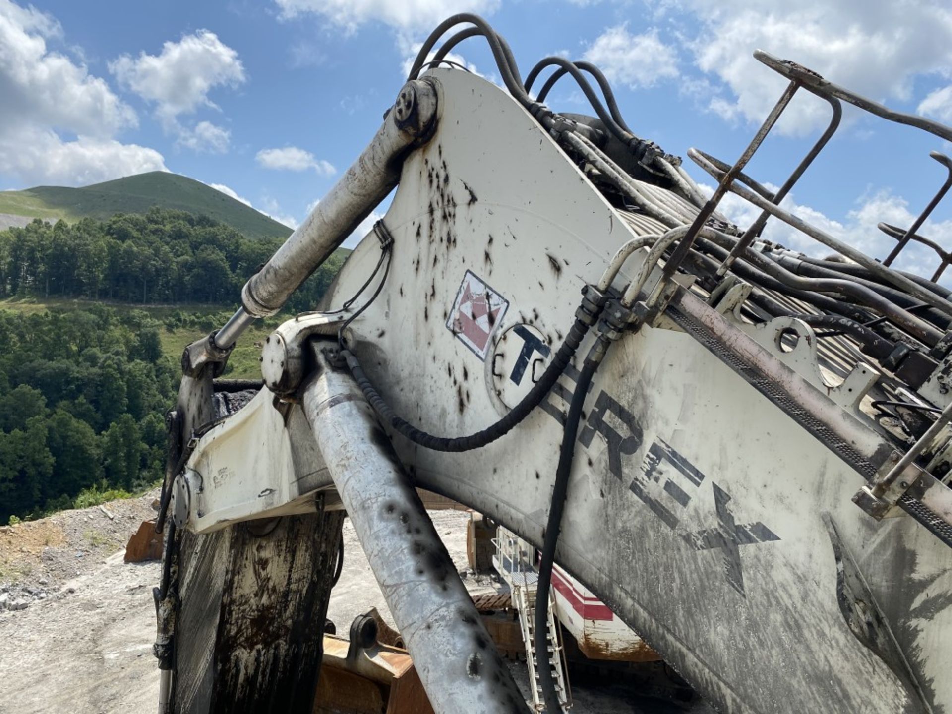 2006 TEREX O&K RH200 SHOVEL EXCAVATOR, (2) CUMMINS MODEL QSK45-C 1.119KW 45.1 LITER V-12 TWIN - Image 31 of 44