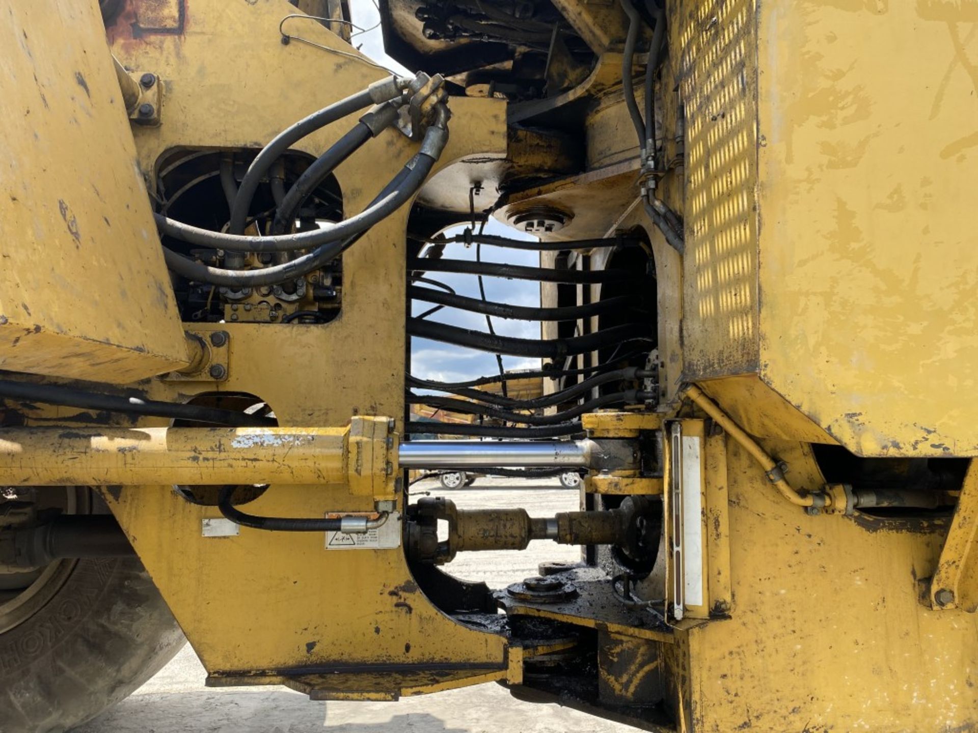 CATERPILLAR 992G WHEEL LOADER, S/N: 7HR00097 CAT3412 DIESEL ENGINE, POWERSHIFT TRANSMISSION, 45/65- - Image 8 of 28