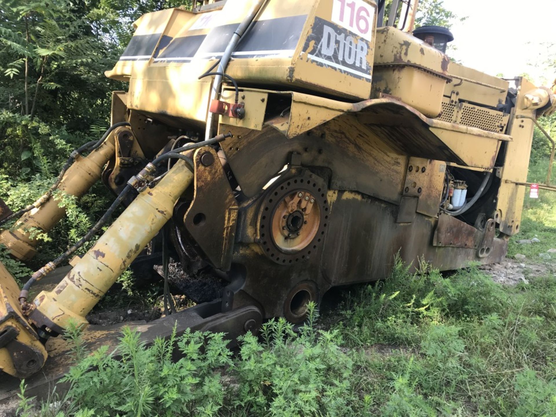 CATERPILLAR D10R, S/N: 3KR00643, REAR RIPPER ATTACHMENT MISSING CYLINDERS, CAT DIESEL ENGINE, NO - Image 4 of 6