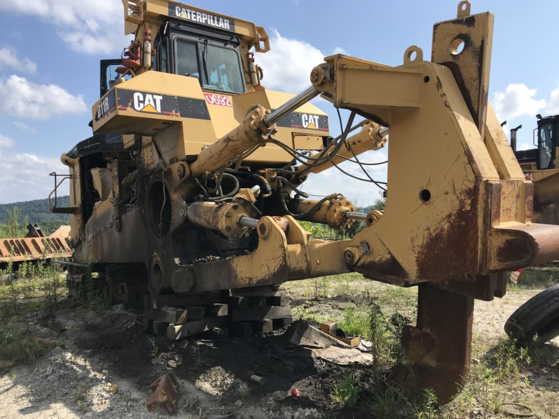 CAT D11R DOZER FOR PARTS, S/N: 7PZ00592, REAR RIPPER Attachment, COMES W/ BLADE, CAT 350GB ENGINE, - Image 4 of 9
