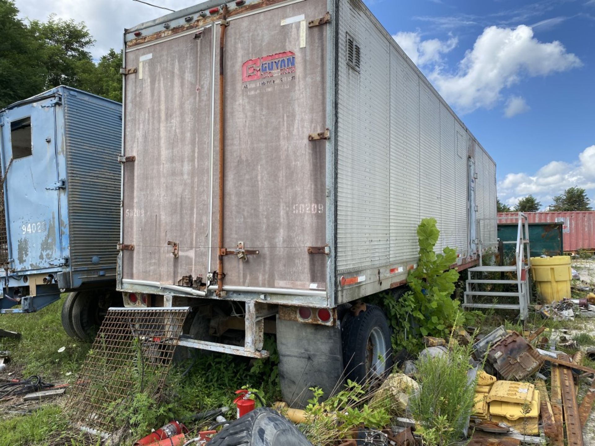 1969 FRUEHAUF STORAGE SEMI-TRAILER, COMES WITH CONTENTS, BELIEVED TO BE PARTS, S/N: MAK-185322, - Image 2 of 15