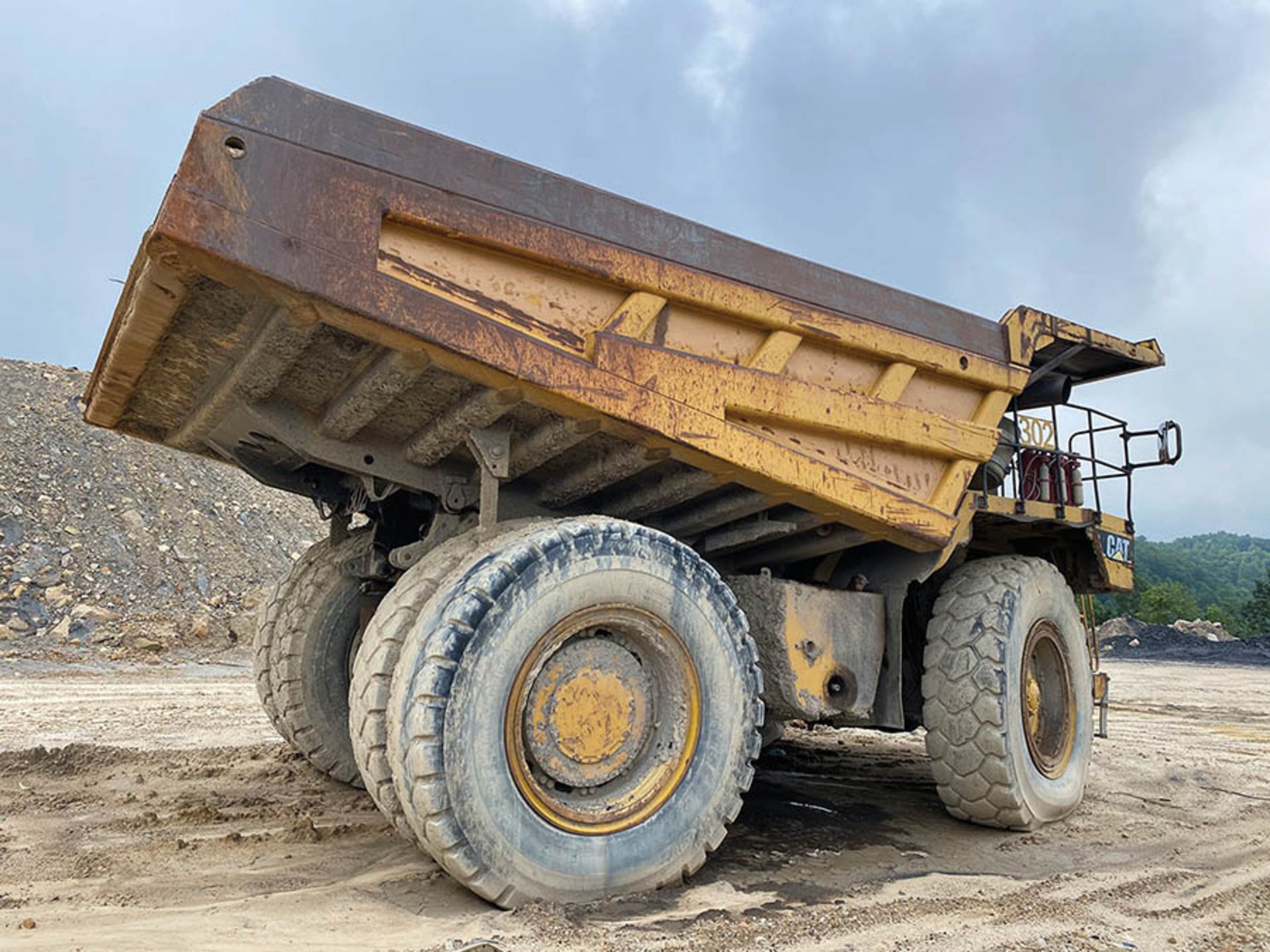 CATERPILLAR 777D OFF-ROAD DUMP TRUCK, S/N: 3PR01012, UNKNOWN HOURS, CAT V8 TURBO DIESEL ENGINE, 27. - Image 3 of 22