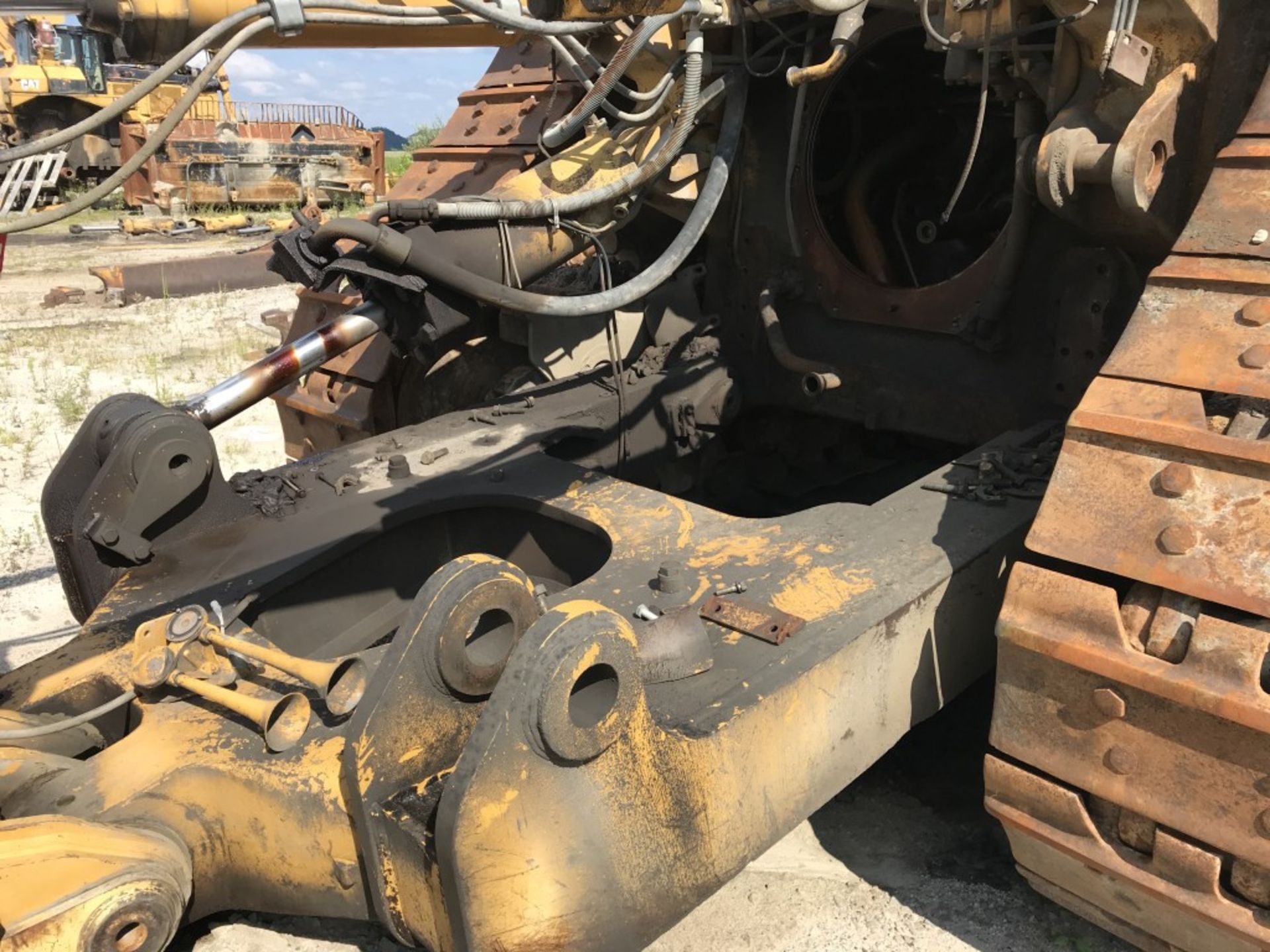 CAT D11R DOZER FOR PARTS, S/N: 7PZ00689, CAT 3508B TURBO DIESEL ENGINE, COMES W/ 20'8'' WIDE BLADE - Image 7 of 19