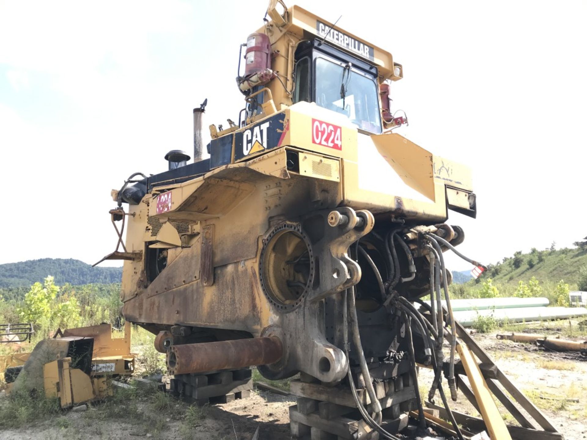 CAT D11R DOZER FOR PARTS S/N: 9TR00224, CAT 3508 ENGINE, MISSING A LOT OF PARTS, COMES W/ BLADE ( - Image 3 of 10