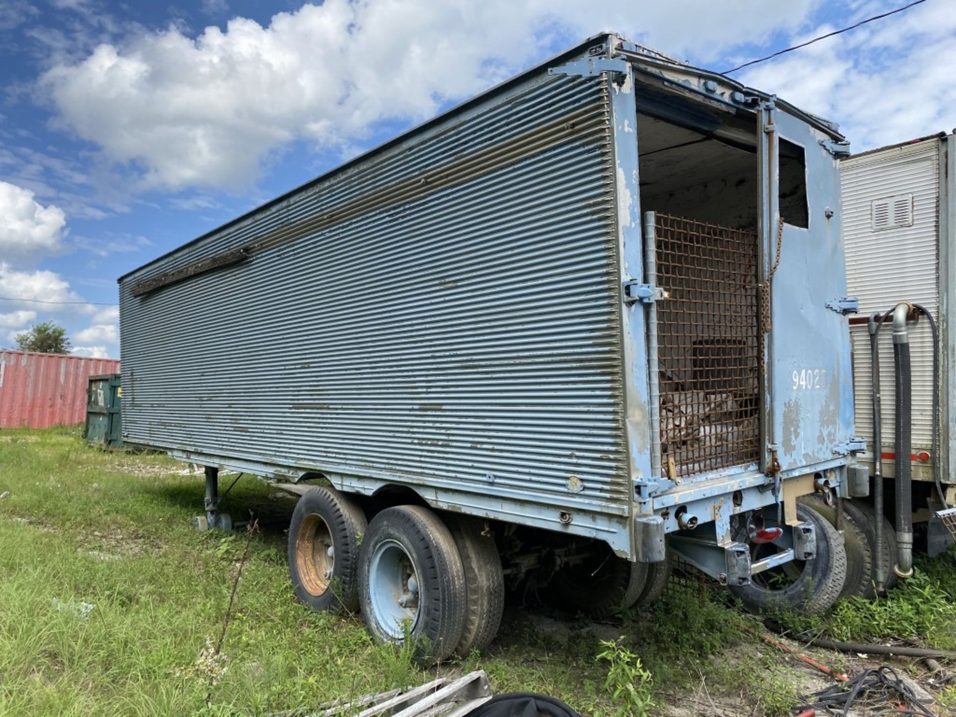 FRUEHAUF 30' STORAGE SEMI-TRAILER, LAST OF THE VIN IS FW91455, MISSING A WHEEL/TIRE, COMES WITH - Image 4 of 9