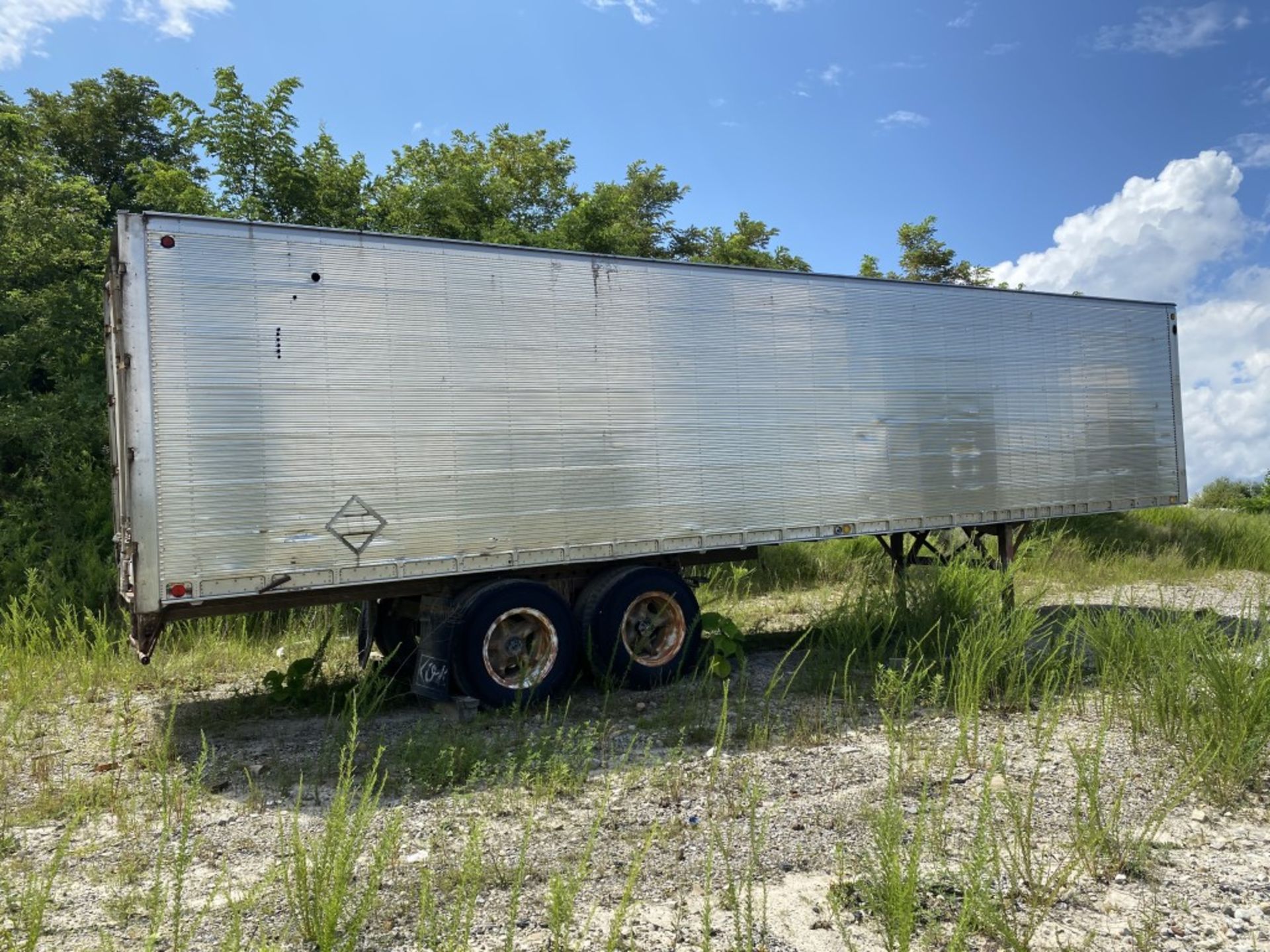 1970 FRUEHAUF 40' STORAGE SEMI-TRAILER, S/N: FWK528575, 1 FLAT TIRE, 11R24.5 TIRES, UNABLE TO OPEN - Image 3 of 10