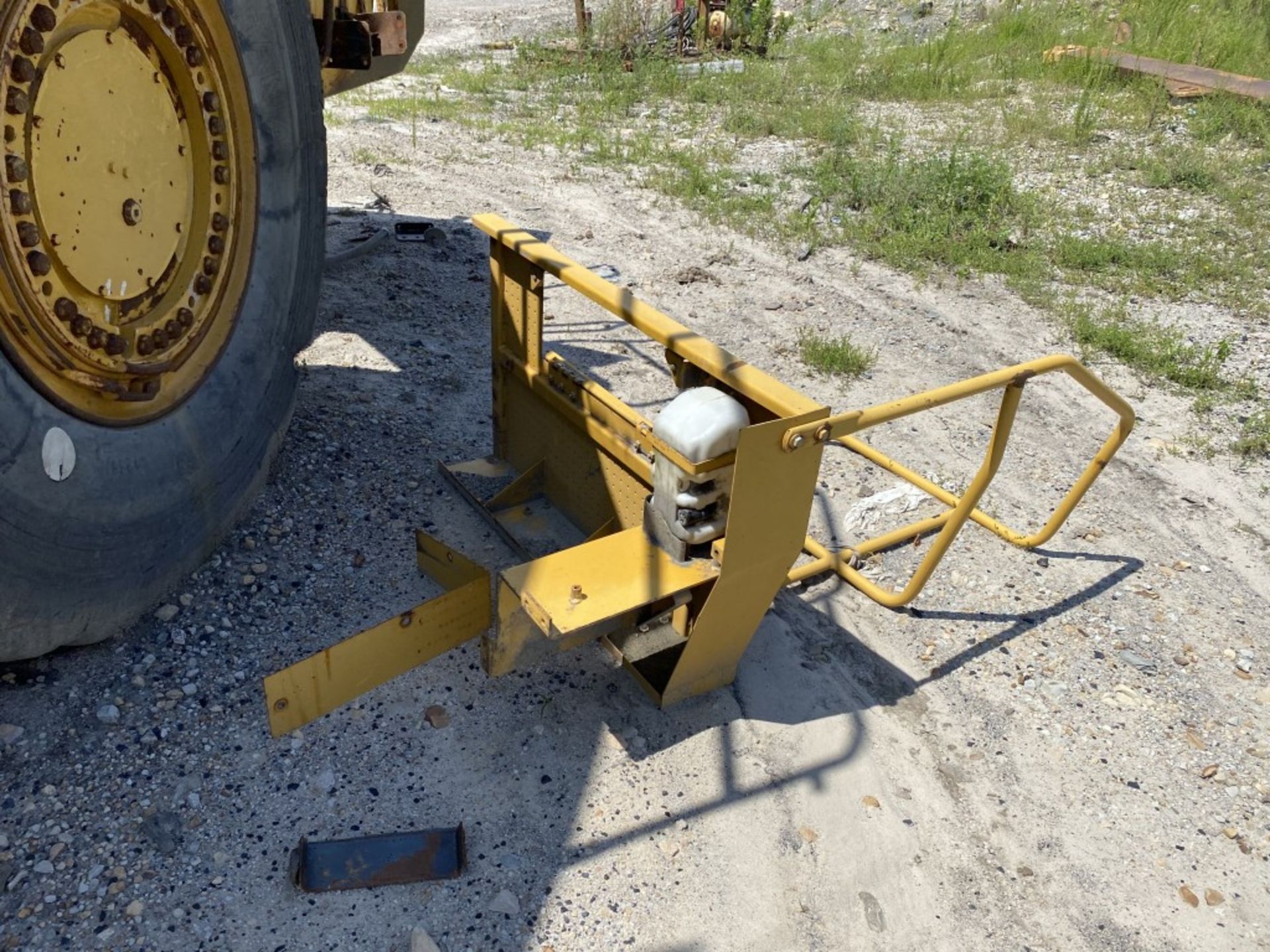 CATERPILLAR 988H WHEEL LOADER FOR PARTS/SCRAP, S/N: CAT0988HEBY00302, 35/65-33 TIRES, ENGINE - Image 9 of 17