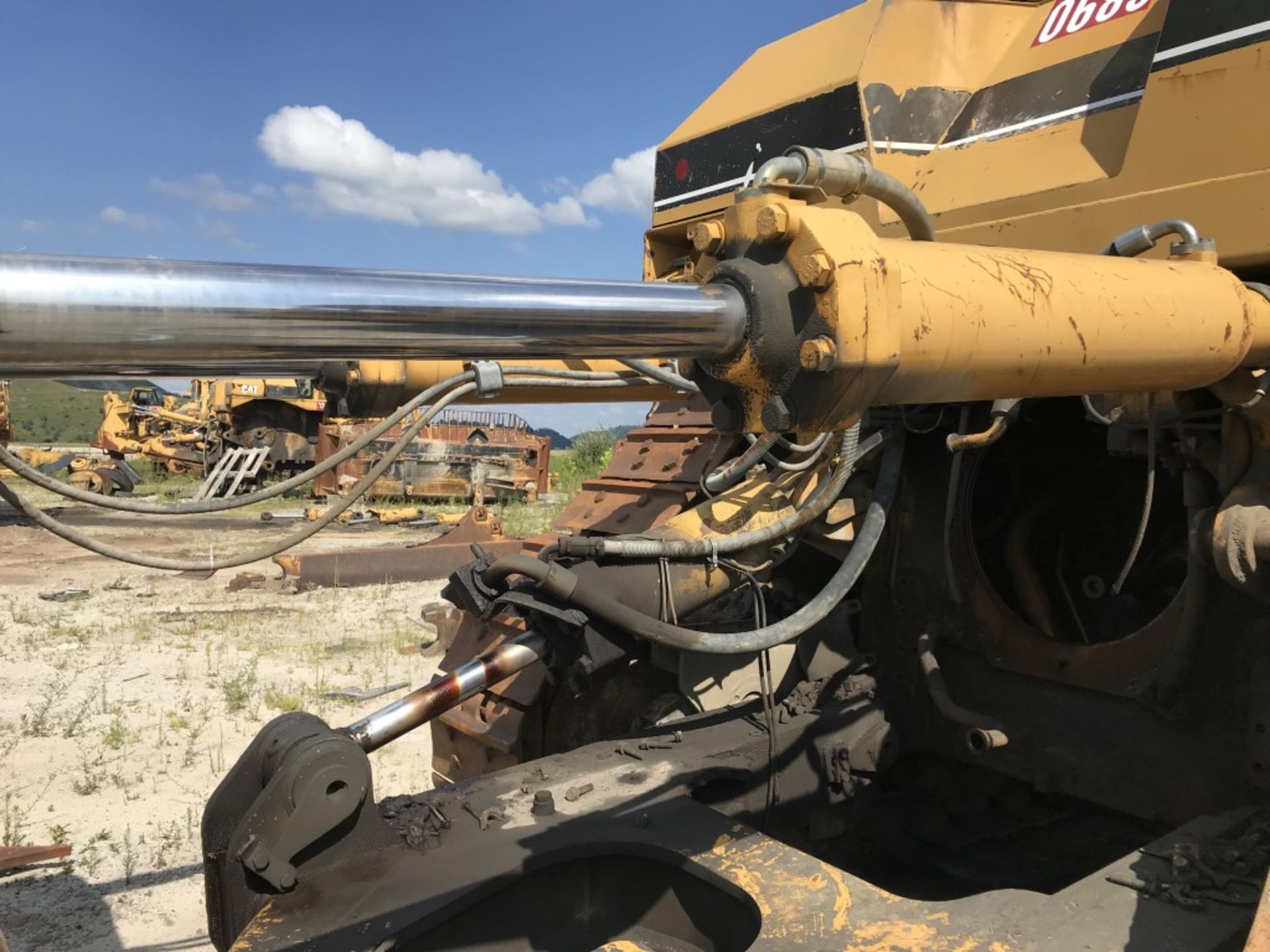 CAT D11R DOZER FOR PARTS, S/N: 7PZ00689, CAT 3508B TURBO DIESEL ENGINE, COMES W/ 20'8'' WIDE BLADE - Image 8 of 19