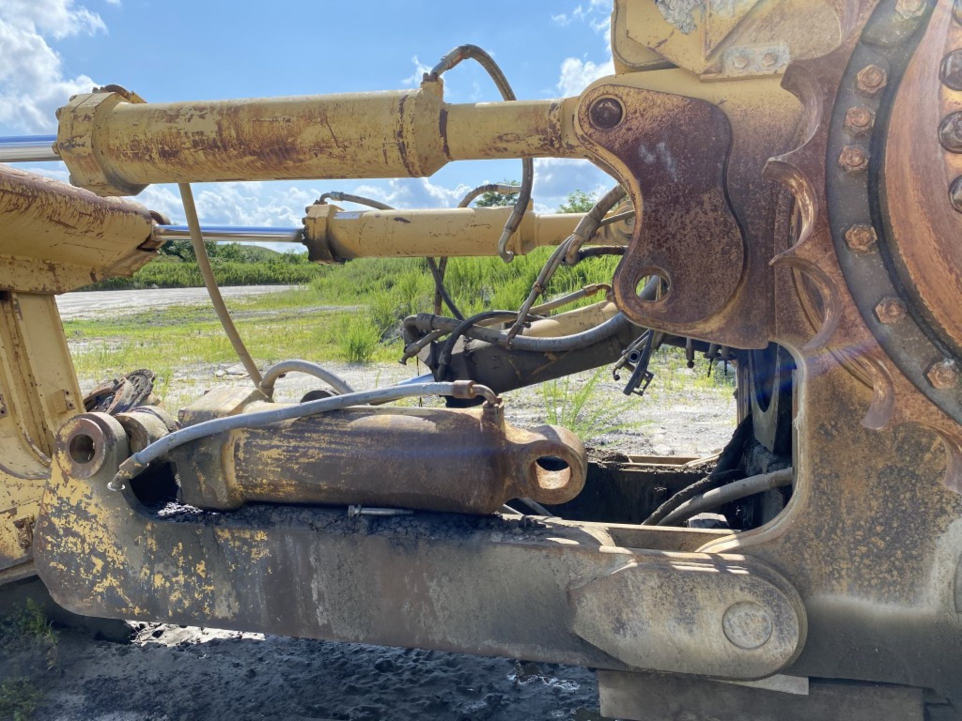 1991 CATERPILLAR D11N DOZER, S/N:74Z00890-75275, HAS REAR RIPPER ATTACHMENT, MISSING PARTS, FOR - Image 8 of 9