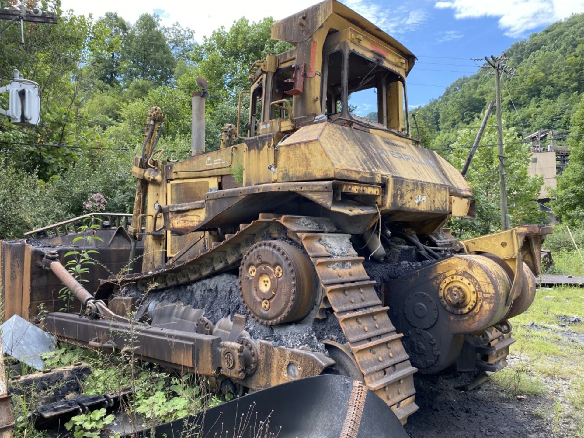 CATERPILLAR D8L CRAWLER DOZER, 24'' TRACKS, PARTS MACHINE, S/N 53Y03705 LOCATION: MILLER CREEK - Image 2 of 13