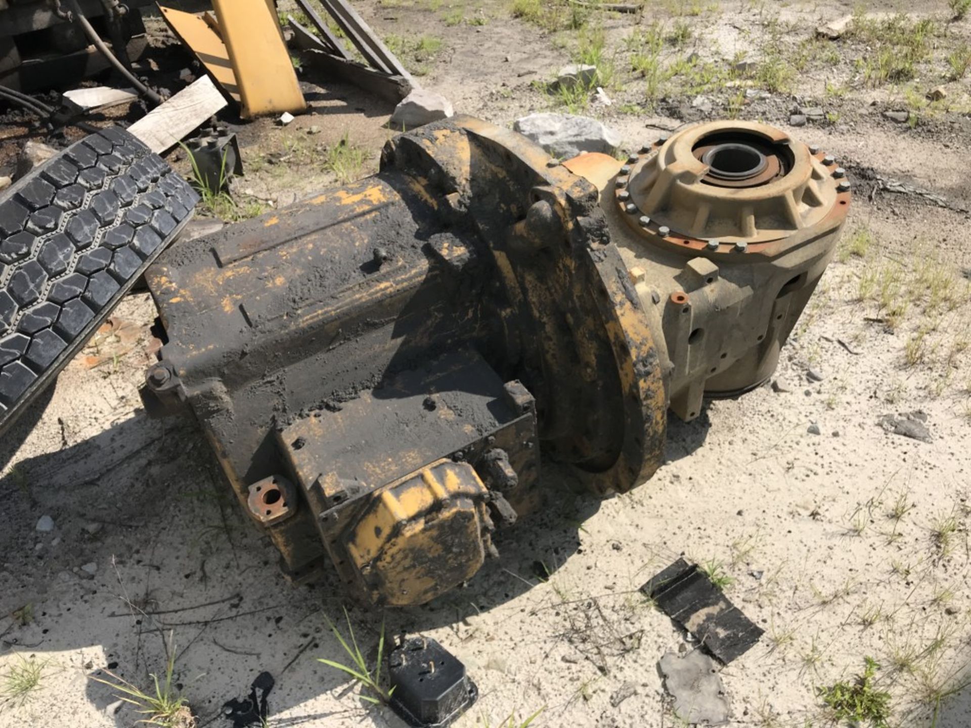 CAT D11R DOZER FOR PARTS S/N: 9TR00224, CAT 3508 ENGINE, MISSING A LOT OF PARTS, COMES W/ BLADE ( - Image 4 of 10