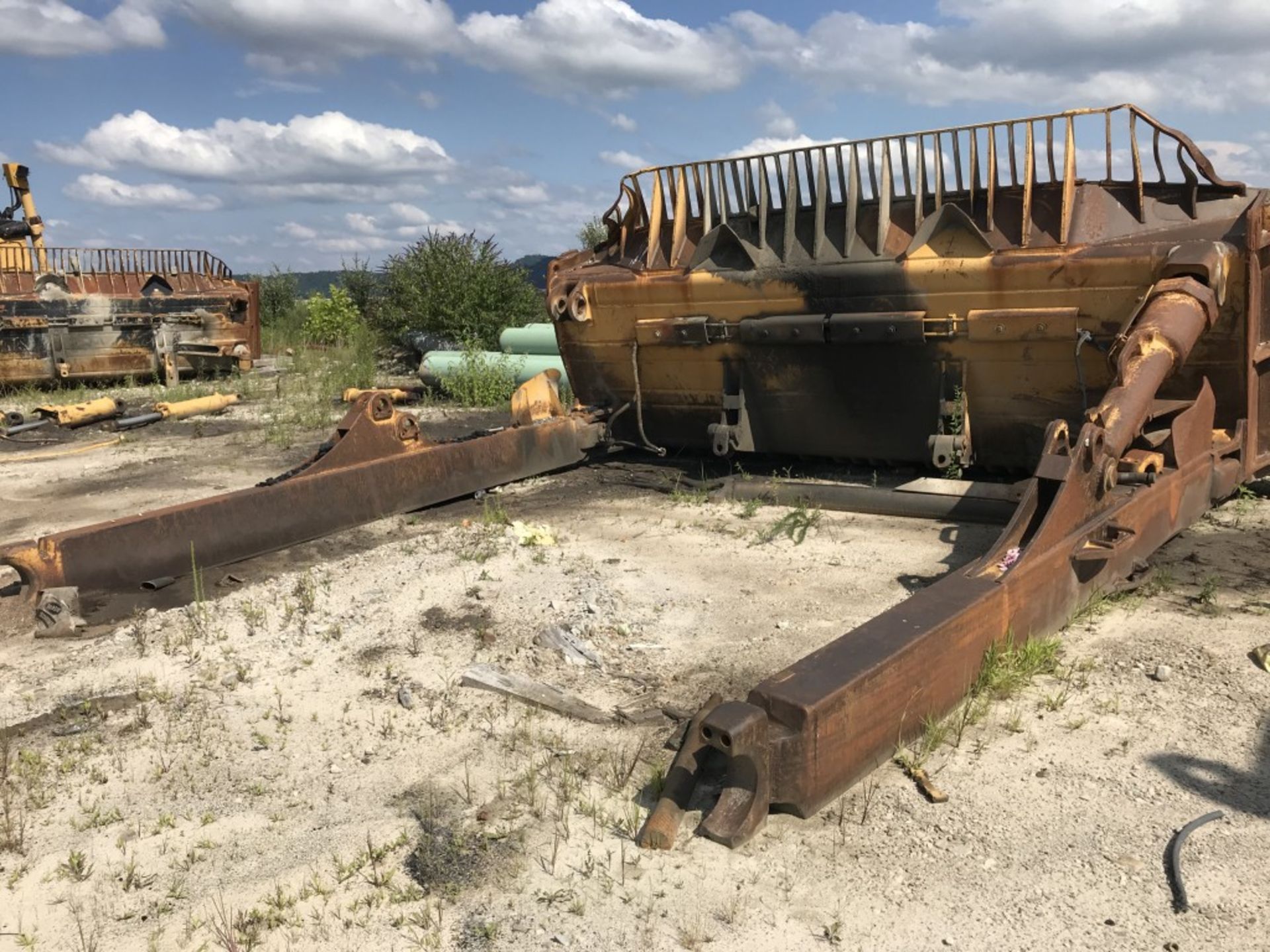 CAT D11R DOZER FOR PARTS, S/N: 7PZ00689, CAT 3508B TURBO DIESEL ENGINE, COMES W/ 20'8'' WIDE BLADE - Image 17 of 19