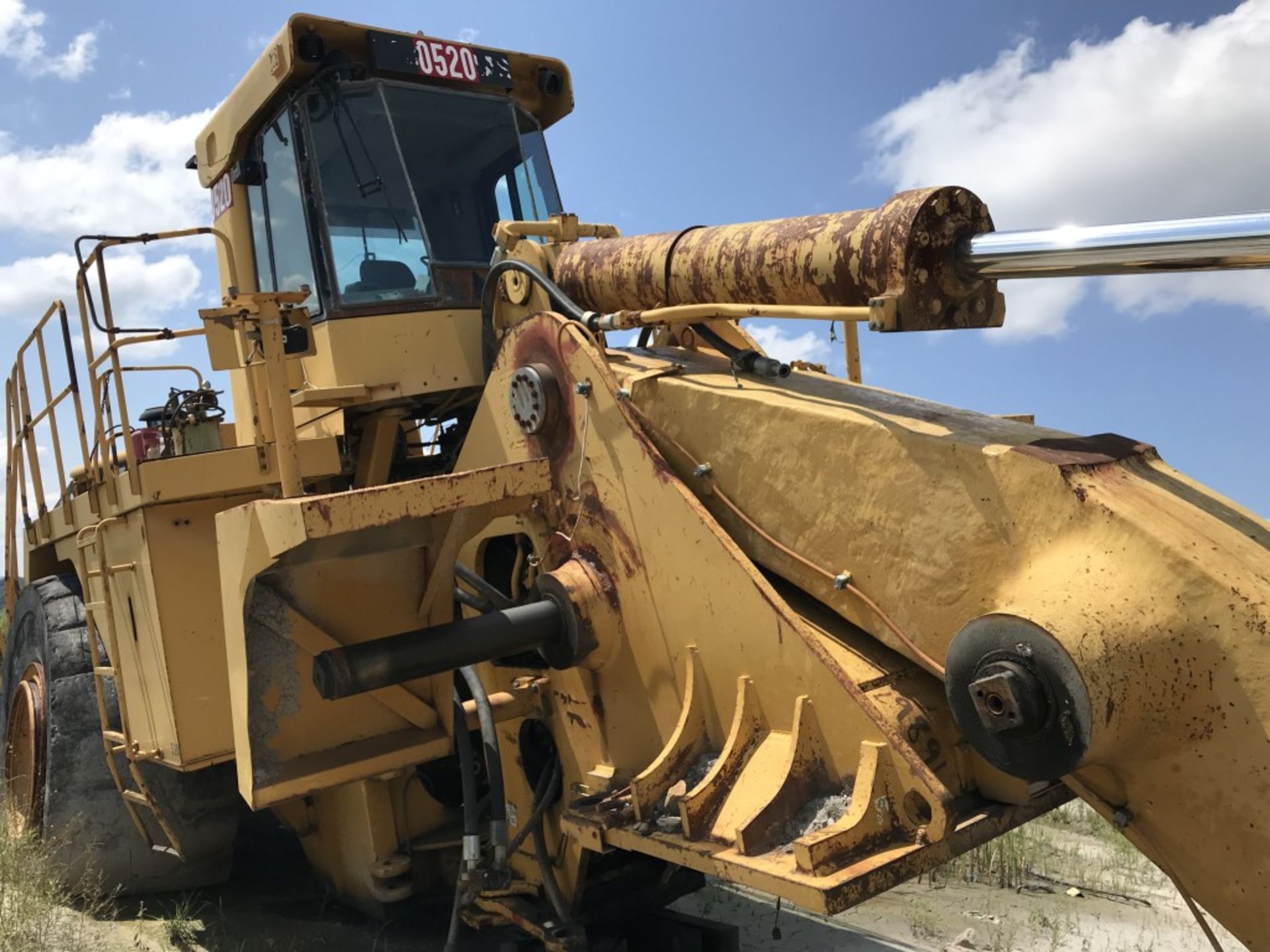 CATERPILLAR 992G WHEEL LOADER FOR PARTS, S/N: CAT0992GHADZ00520, CAT DIESEL ENGINE, MISSING A LOT OF - Image 9 of 15