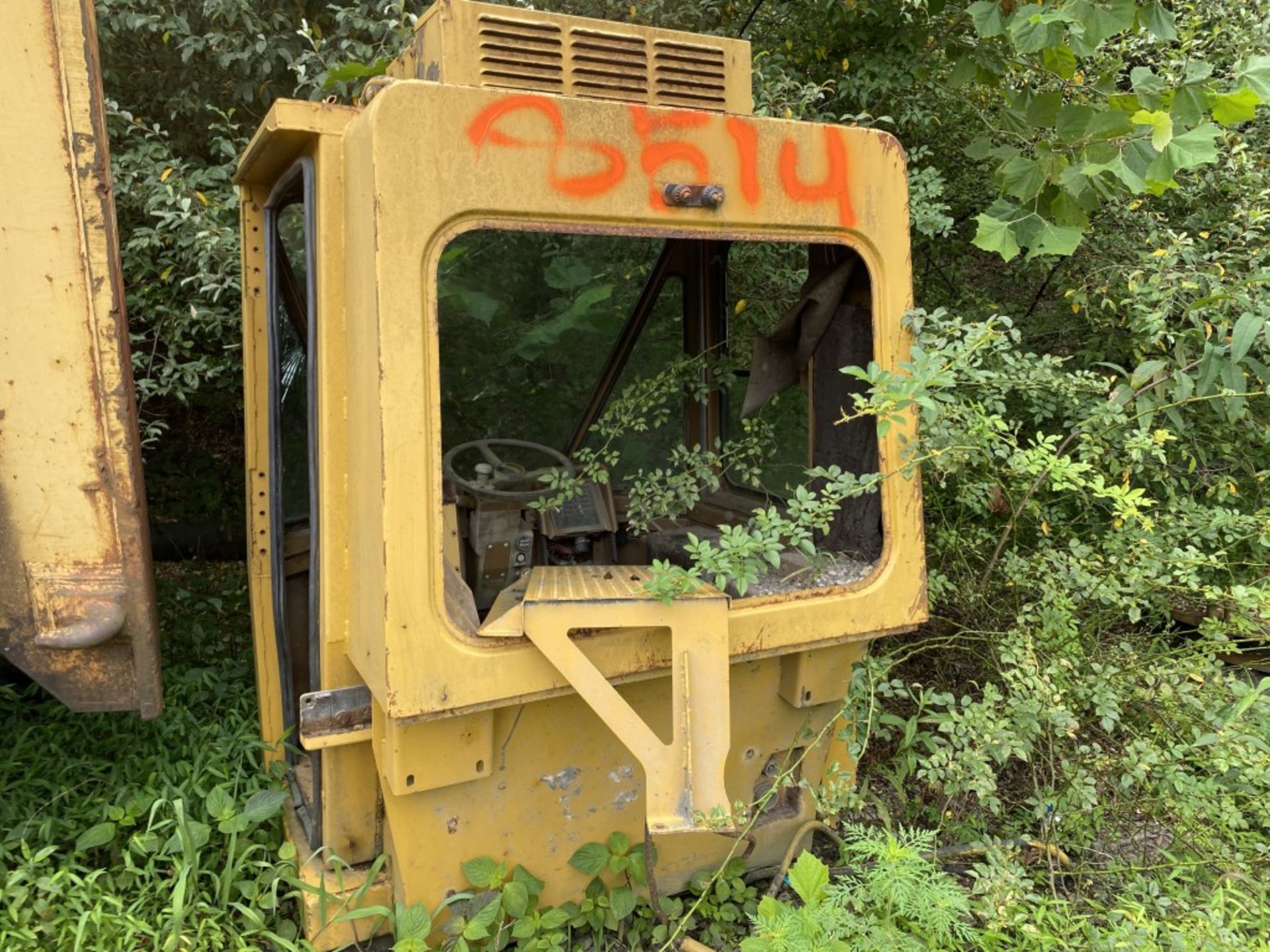 HYSTER FORKLIFT, CAT LOADER AXLE, CAT LIGHT PLANT, STEEL BIN, MAGNETITE RECOVERY PIECES, PLANT - Image 7 of 9