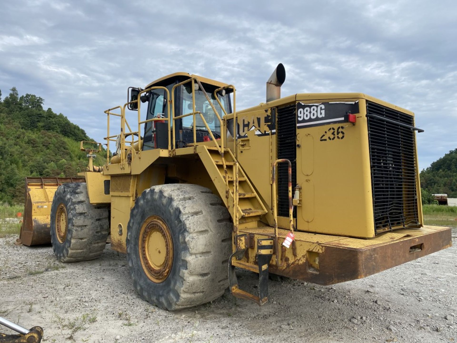 2004 CATERPILLAR 988G ARTICULATED WHEEL LOADER, ENCLOSED CAB, S/N: ABNH01383, 246,485 HOURS, 8- - Image 6 of 29