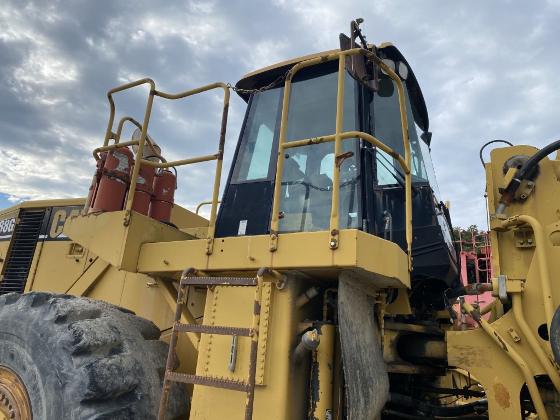 2004 CATERPILLAR 988G ARTICULATED WHEEL LOADER, ENCLOSED CAB, S/N: ABNH01383, 246,485 HOURS, 8- - Image 20 of 29