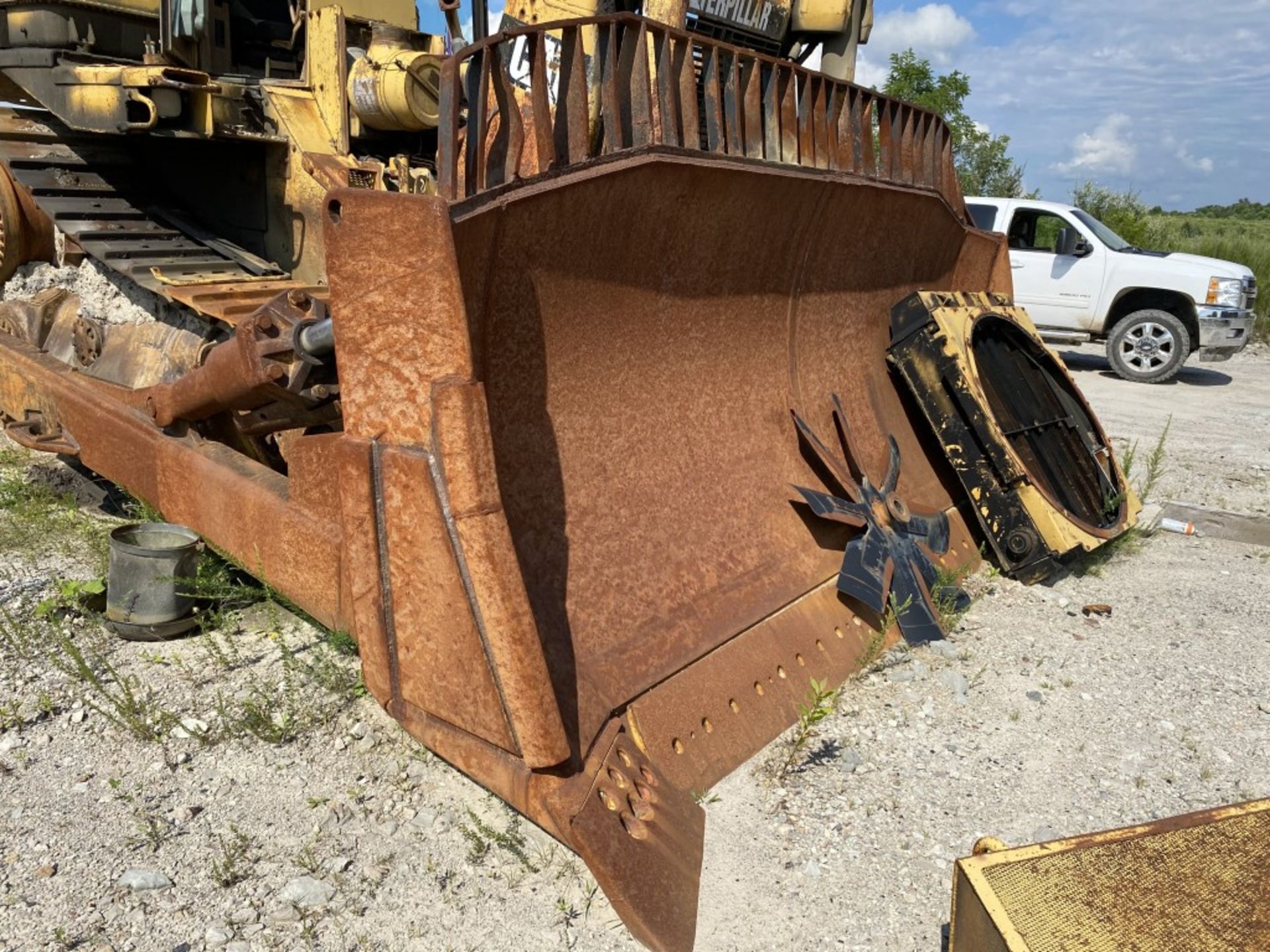 CATERPILLAR D9 DOZER, REAR WINCH, 58,482 HOURS SHOWING, CAT 3408 DIESEL ENGINE, HAS BLADE, MISSING - Image 9 of 12