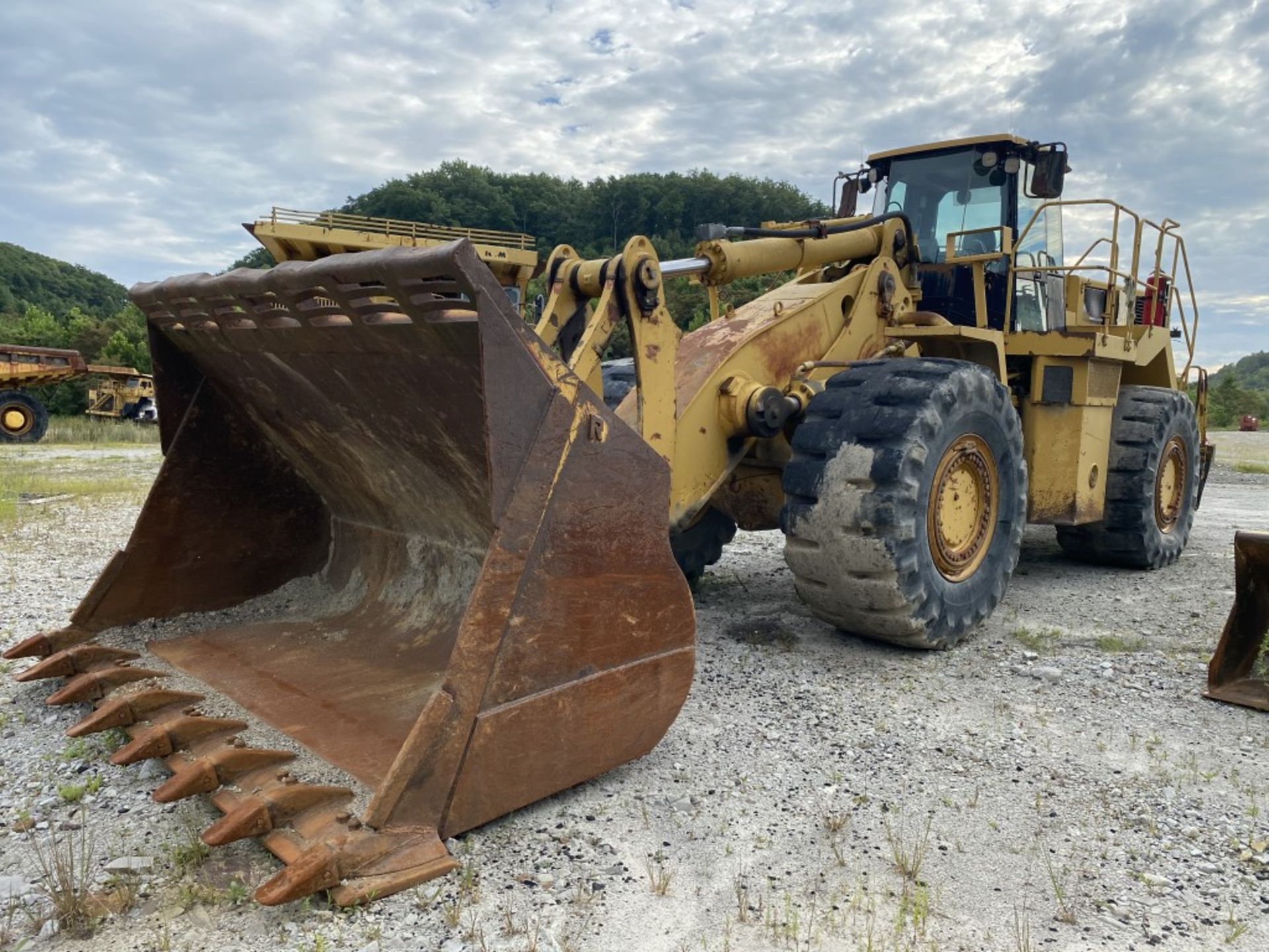 2004 CATERPILLAR 988G ARTICULATED WHEEL LOADER, ENCLOSED CAB, S/N: ABNH01383, 246,485 HOURS, 8-