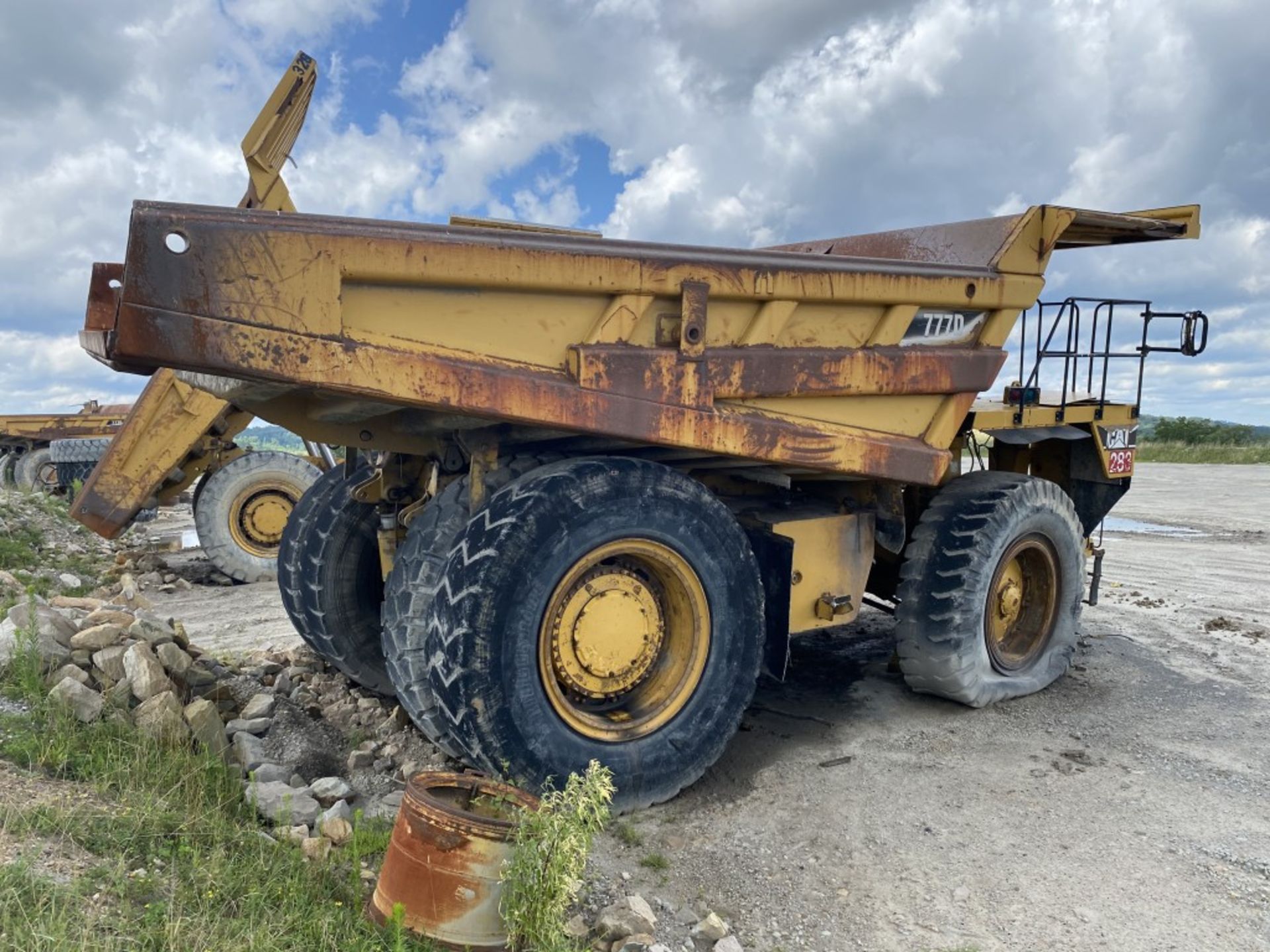 CATERPILLAR 777D OFF-ROAD DUMP TRUCK FOR PARTS/SCRAP, S/N: CAT0777DCAGC02283, NO ENGINE/ - Image 3 of 22