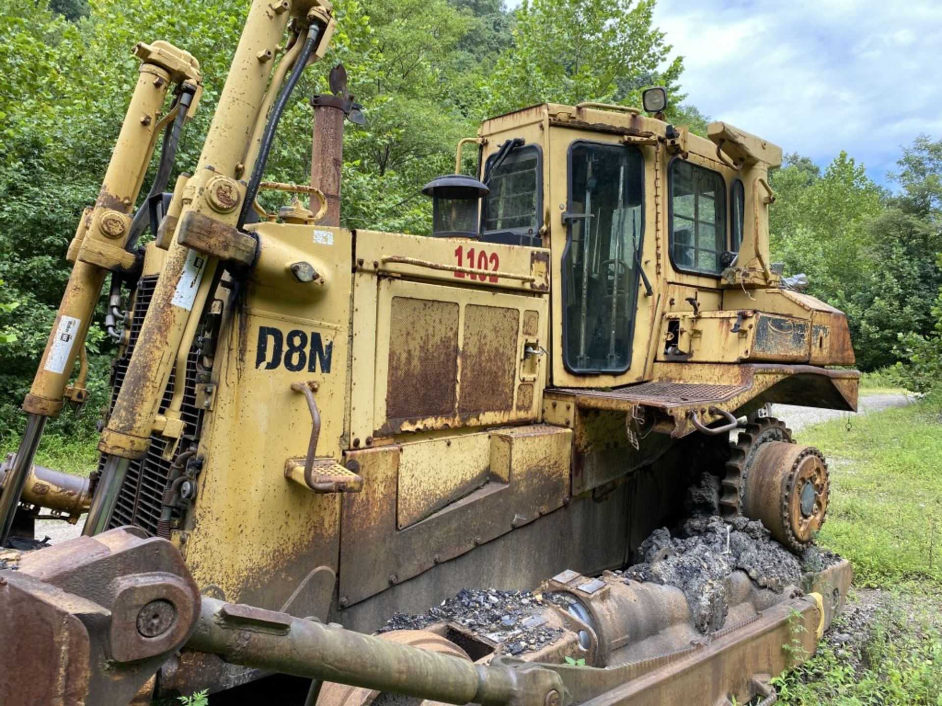 1992 CATERPILLAR D8N DOZER, ENCLOSED CAB, S/N: 9TC06514, 91,601 HOURS, SU BLADE, MISSING TRACKS, - Image 3 of 17