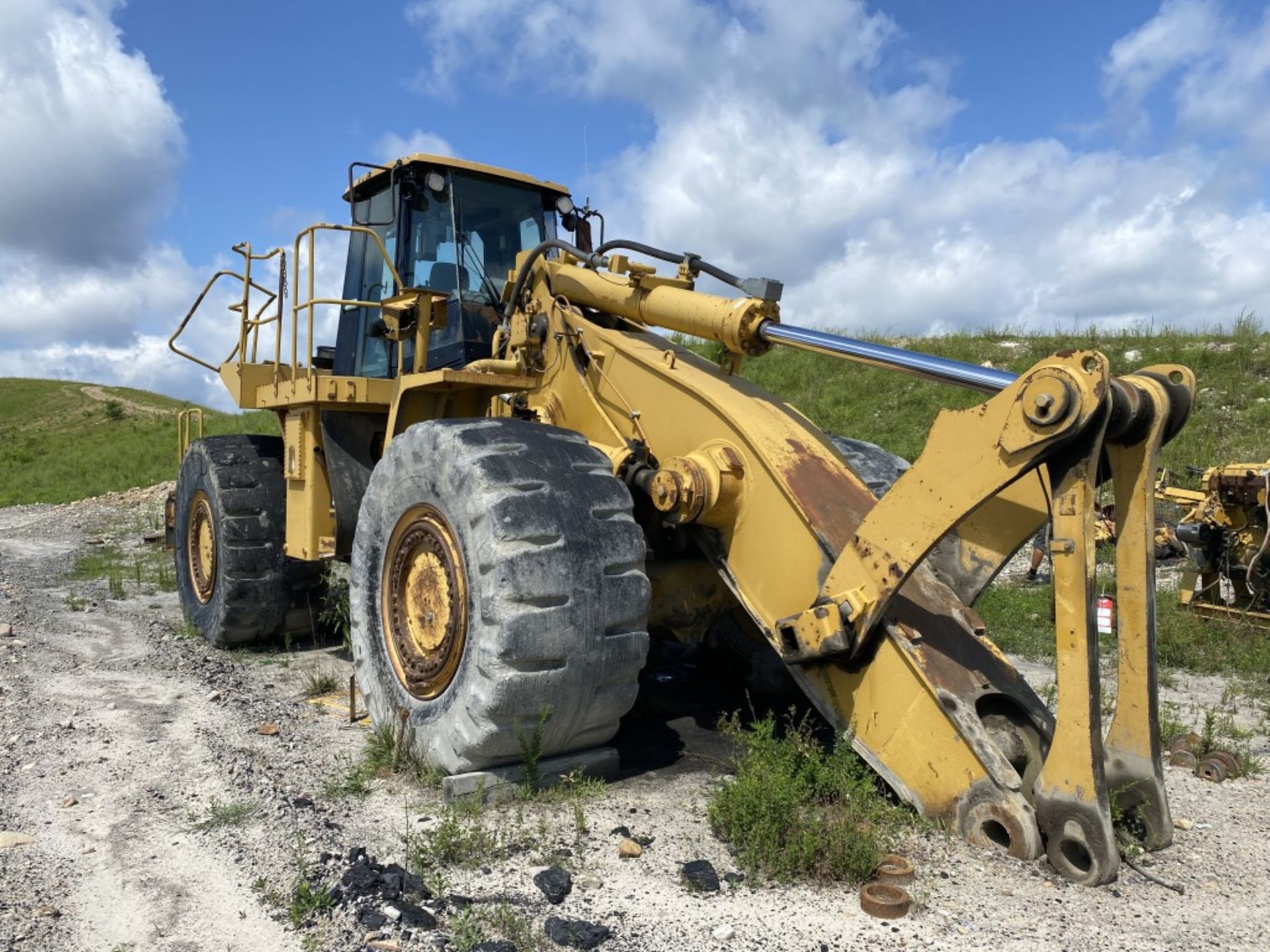 CATERPILLAR 988H WHEEL LOADER FOR PARTS/SCRAP, S/N: CAT0988HEBY00302, 35/65-33 TIRES, ENGINE