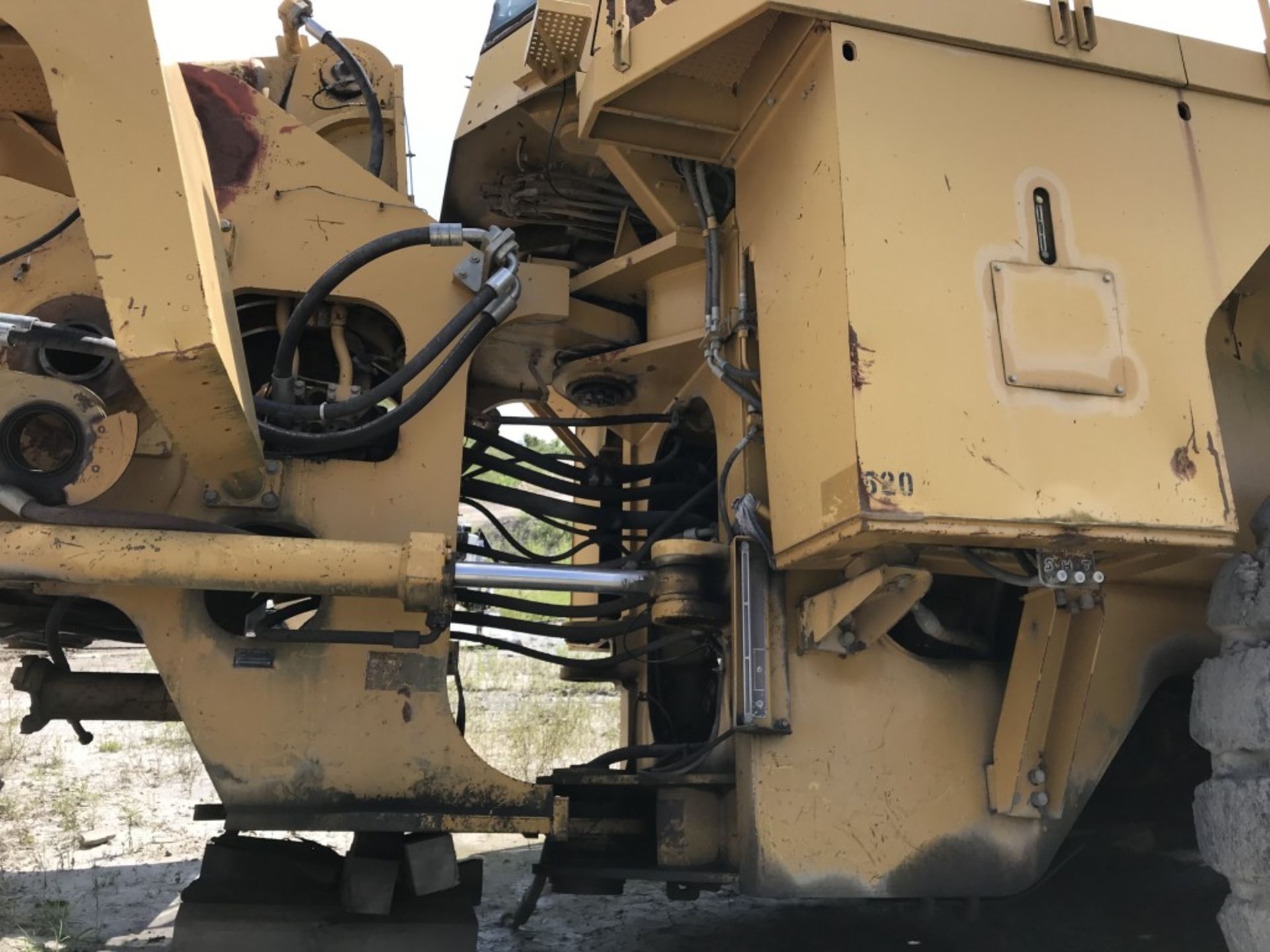 CATERPILLAR 992G WHEEL LOADER FOR PARTS, S/N: CAT0992GHADZ00520, CAT DIESEL ENGINE, MISSING A LOT OF - Image 5 of 15