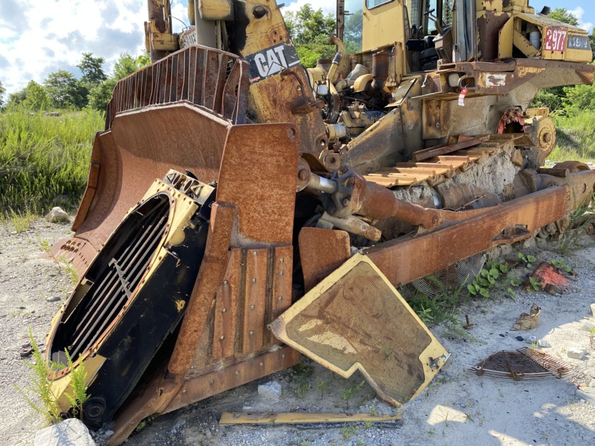 CATERPILLAR D9 DOZER, REAR WINCH, 58,482 HOURS SHOWING, CAT 3408 DIESEL ENGINE, HAS BLADE, MISSING - Image 10 of 12