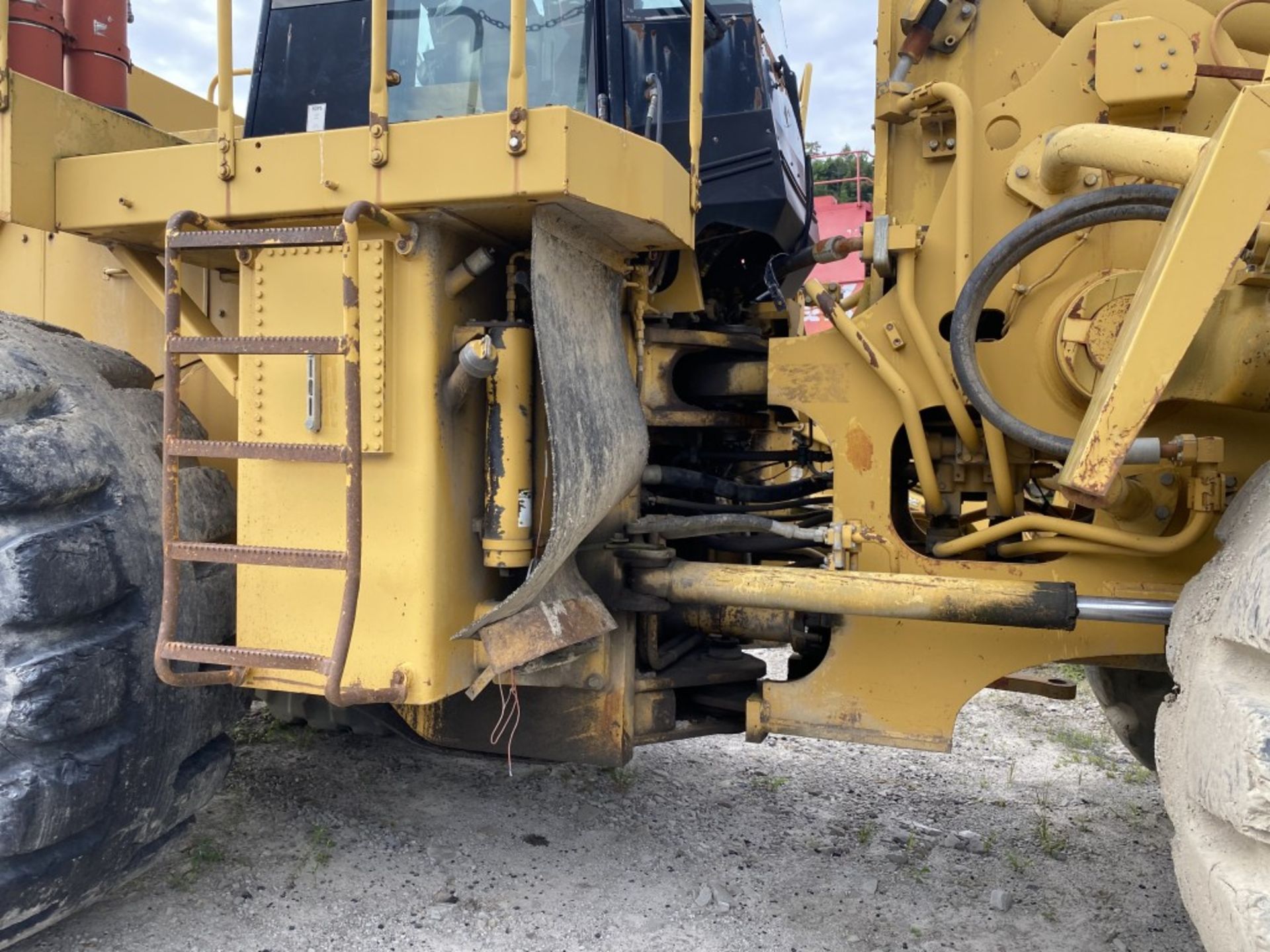 2004 CATERPILLAR 988G ARTICULATED WHEEL LOADER, ENCLOSED CAB, S/N: ABNH01383, 246,485 HOURS, 8- - Image 19 of 29