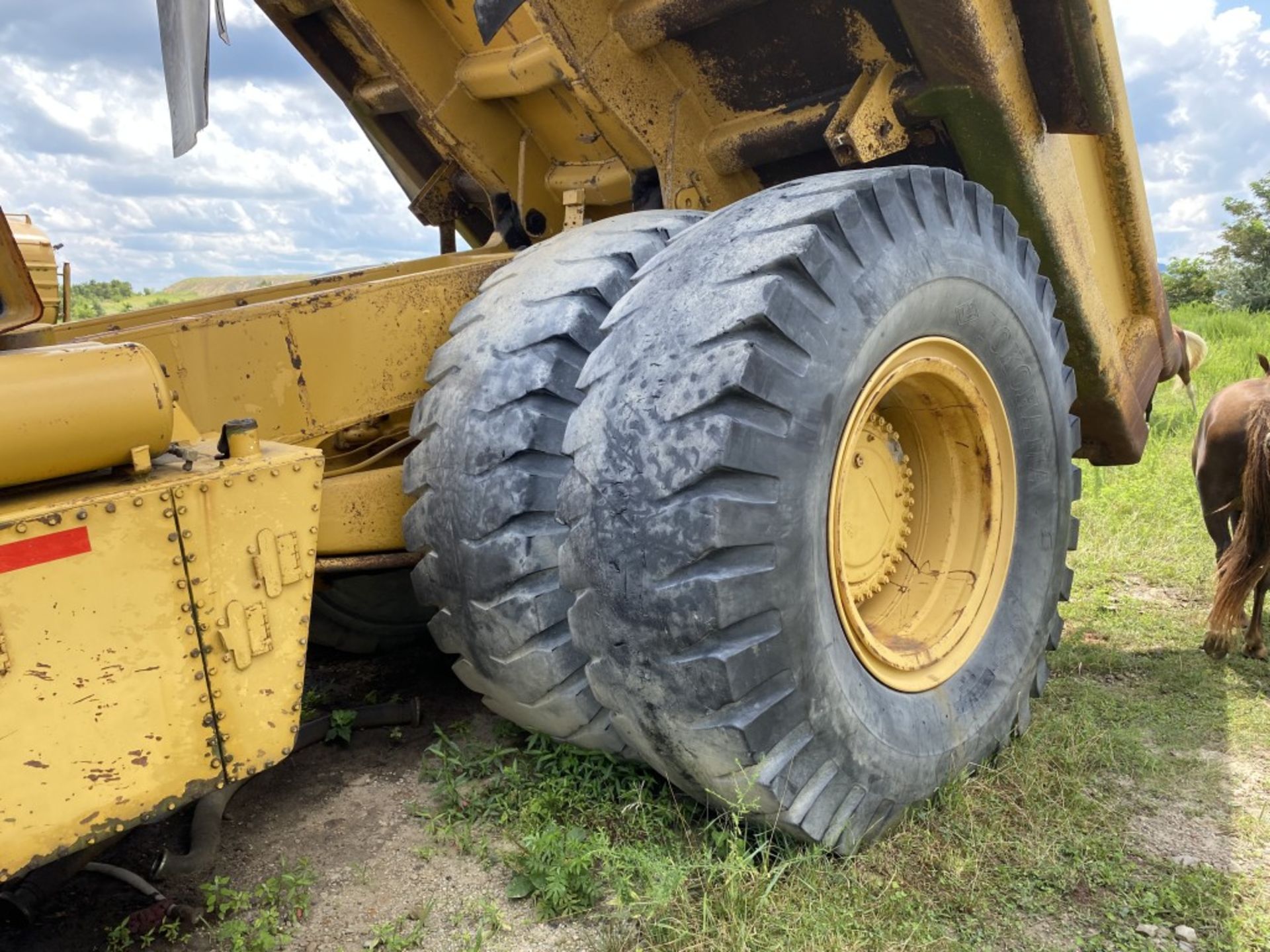 CATERPILLAR 773B OFF-ROAD DUMP TRUCK, S/N: 63W0H573, CAT DIESEL ENGINE, MISSING TRANSMISSION, 24. - Image 9 of 11