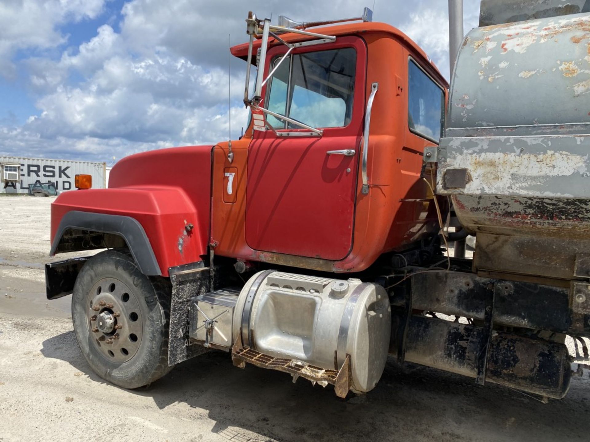 1992 MACK TANDEM AXLE FUEL TANKER TRUCK, VIN: 2M2P271C7NC012281, 418,961 MILES SHOWING, 9,443 - Image 5 of 21