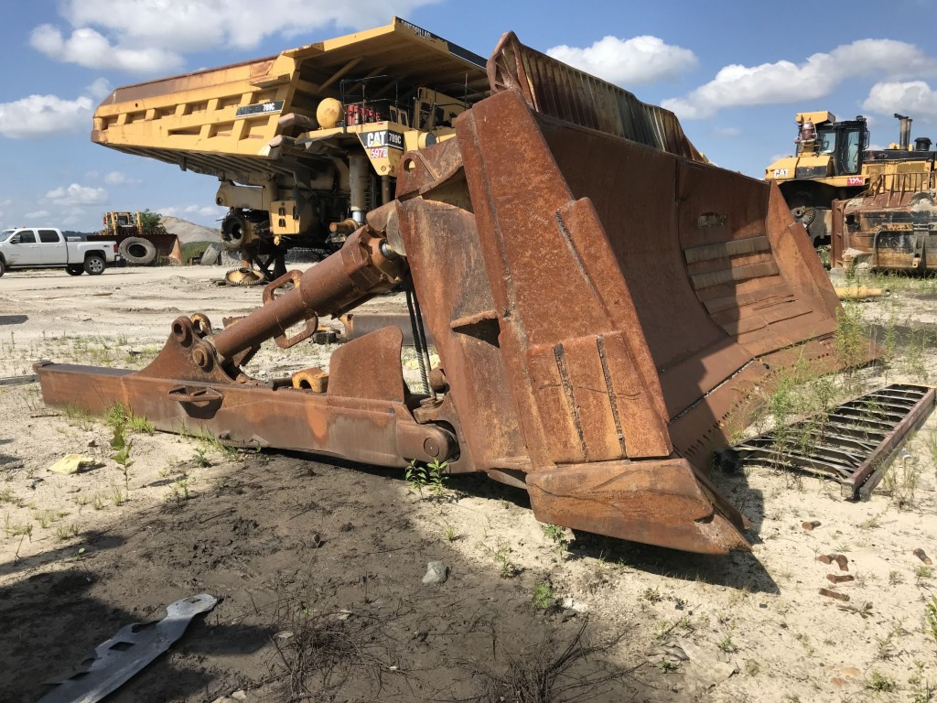 CAT D11R DOZER FOR PARTS, S/N: 7PZ00689, CAT 3508B TURBO DIESEL ENGINE, COMES W/ 20'8'' WIDE BLADE - Image 4 of 19