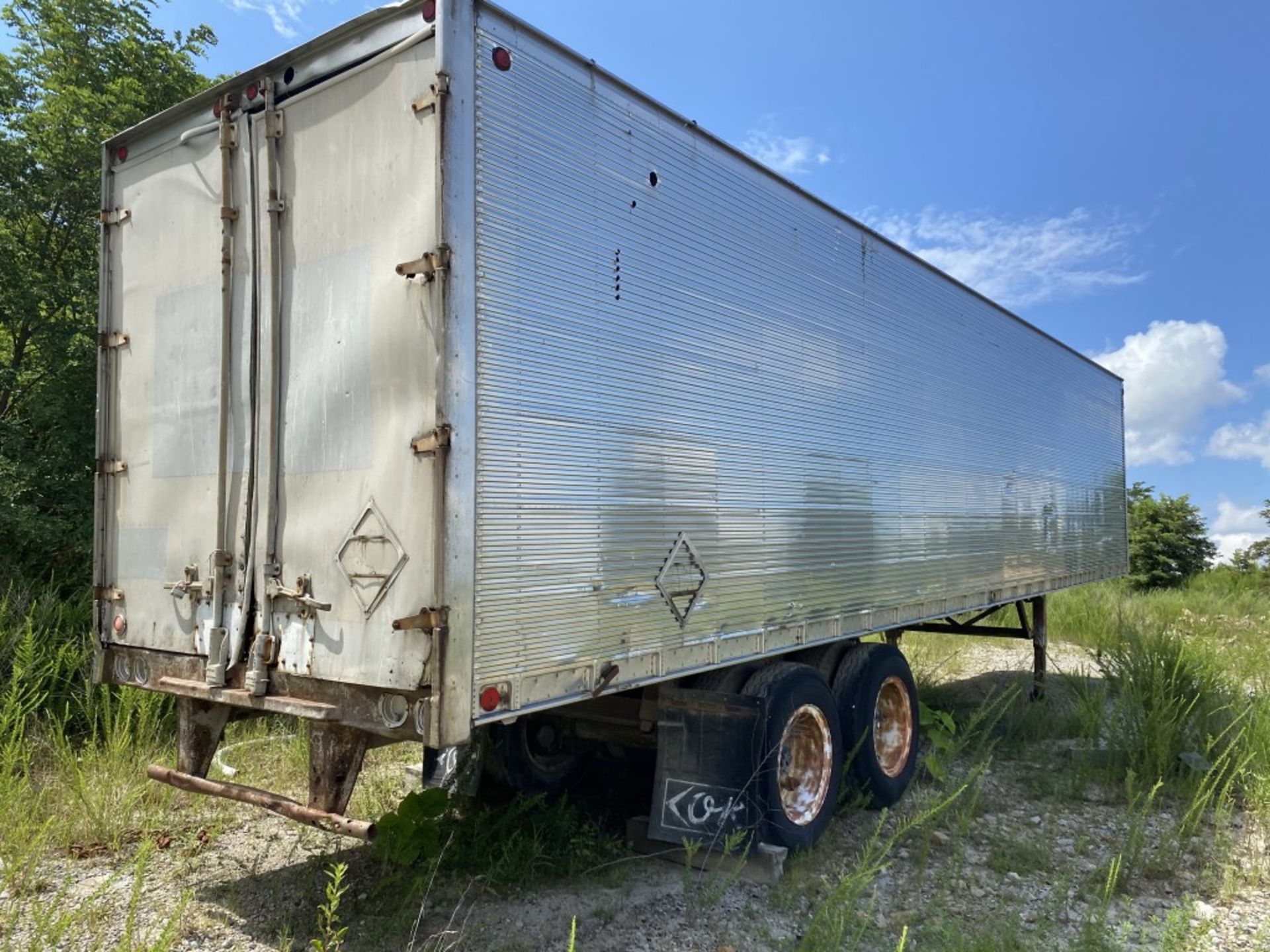 1970 FRUEHAUF 40' STORAGE SEMI-TRAILER, S/N: FWK528575, 1 FLAT TIRE, 11R24.5 TIRES, UNABLE TO OPEN - Image 4 of 10