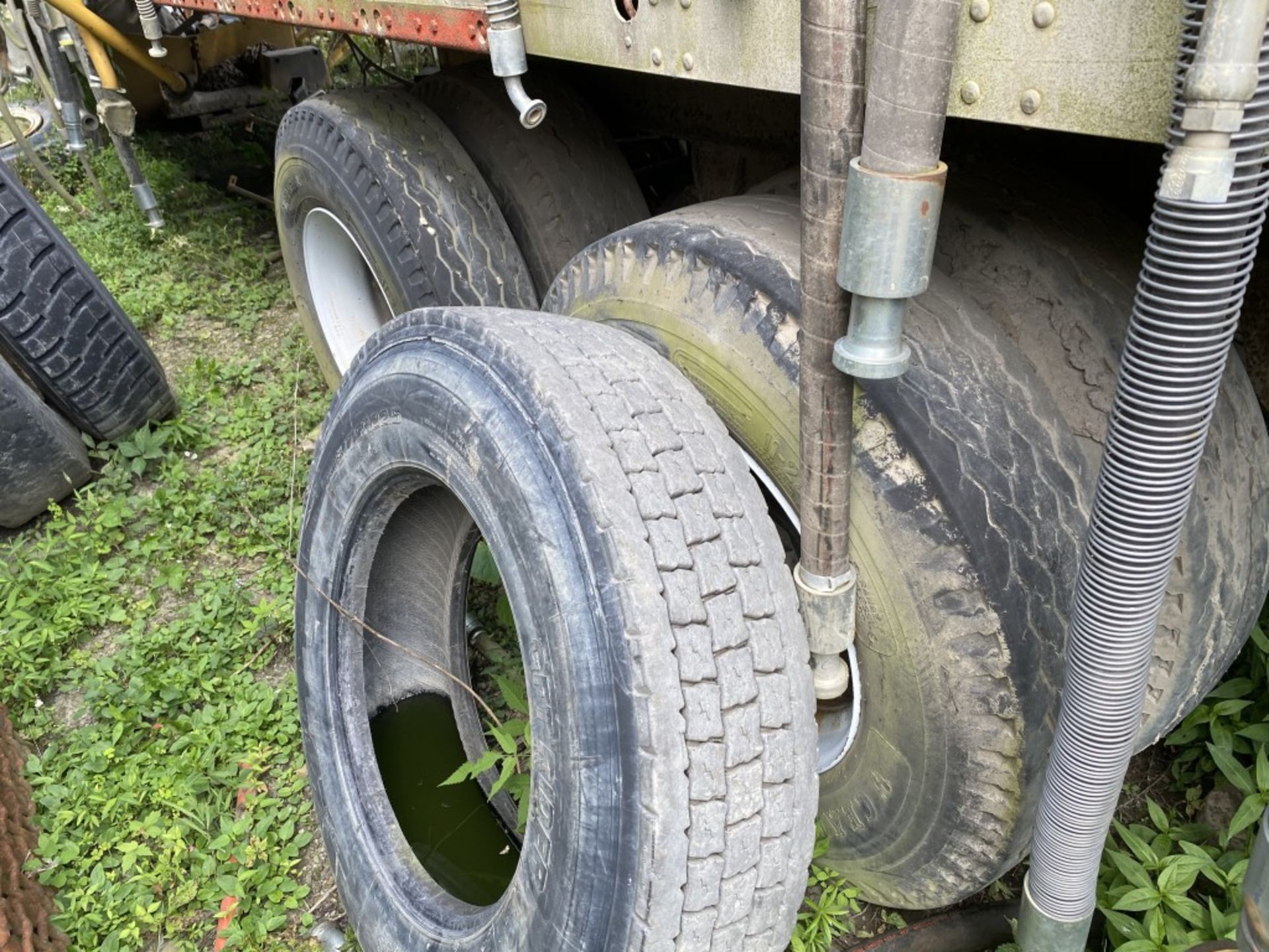 1969 FRUEHAUF STORAGE SEMI-TRAILER, COMES WITH CONTENTS, BELIEVED TO BE PARTS, S/N: MAK-185322, - Image 9 of 15