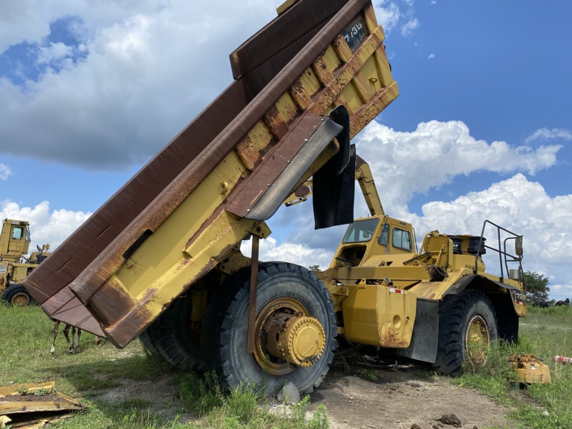 CATERPILLAR 773B OFF-ROAD DUMP TRUCK, S/N: 63W0H573, CAT DIESEL ENGINE, MISSING TRANSMISSION, 24. - Image 3 of 11