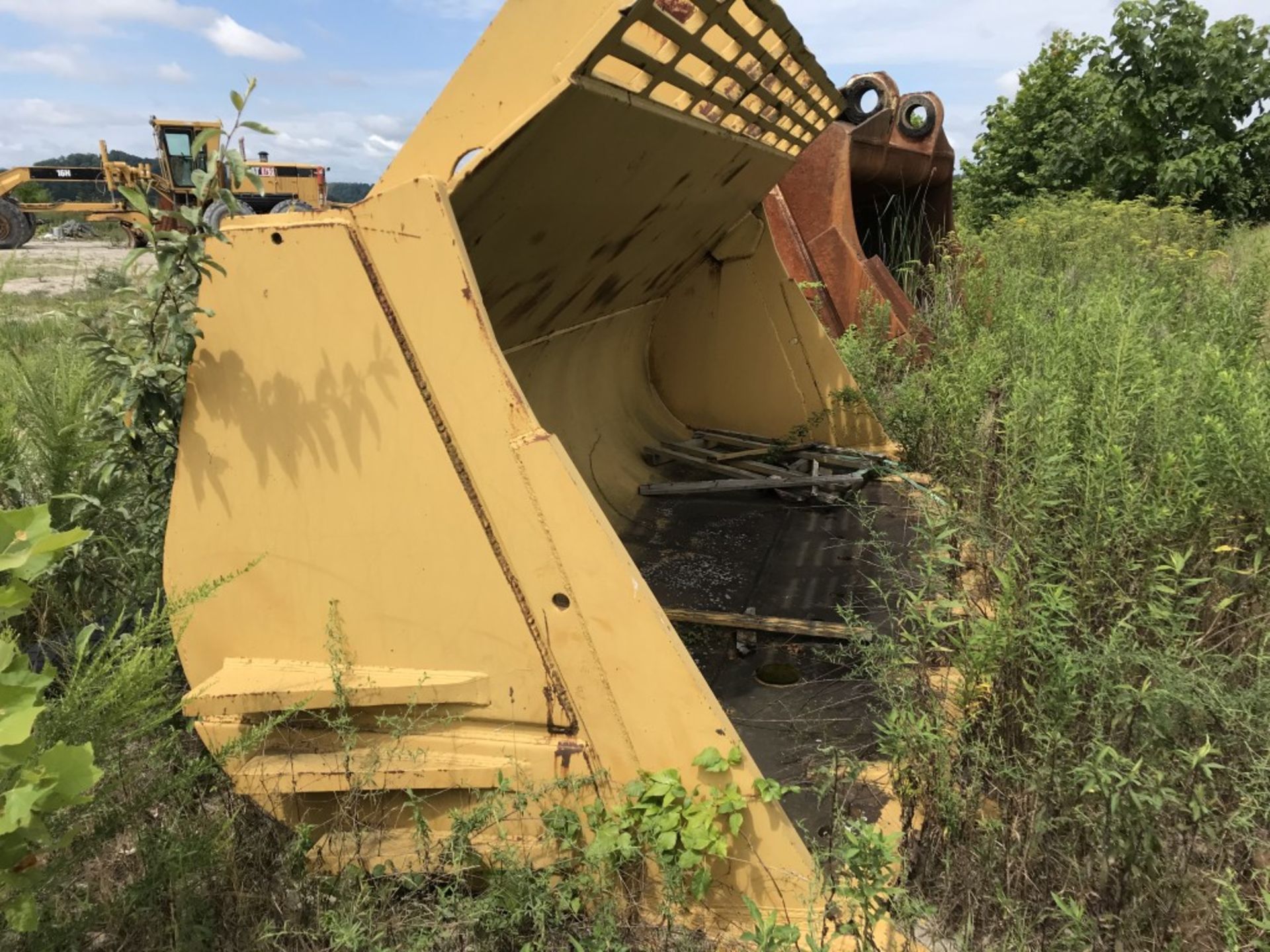 LOADER BUCKET, APPROX. 190'' LOCATION: TWIN BRANCH SOUTH - Image 4 of 4