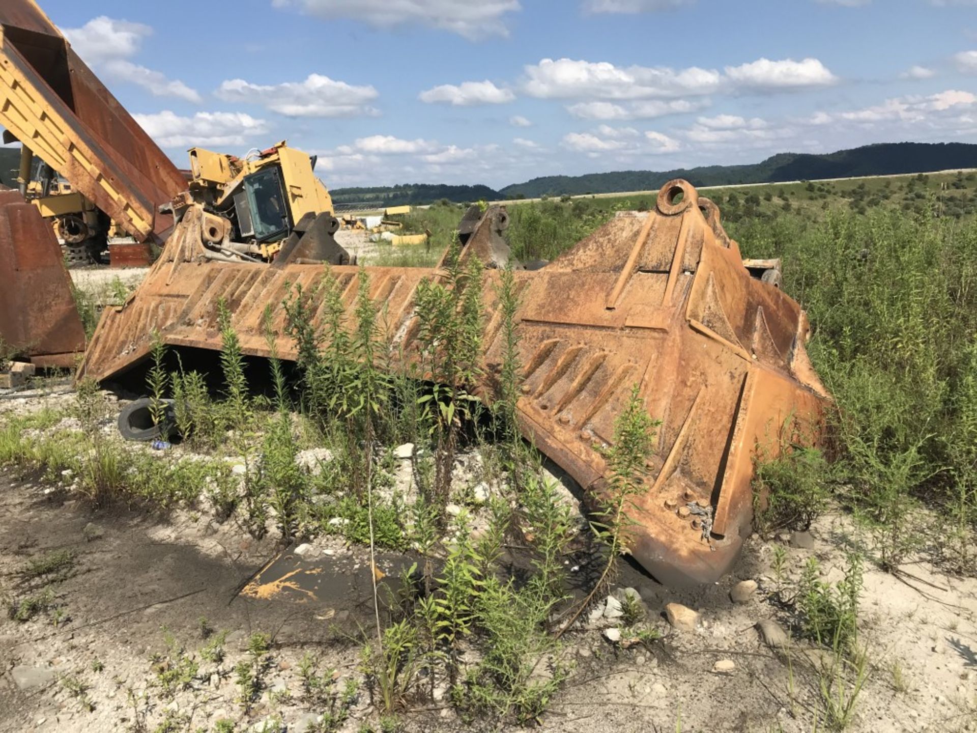 CAT D11R DOZER FOR PARTS, S/N: 7PZ00592, REAR RIPPER Attachment, COMES W/ BLADE, CAT 350GB ENGINE, - Image 2 of 9