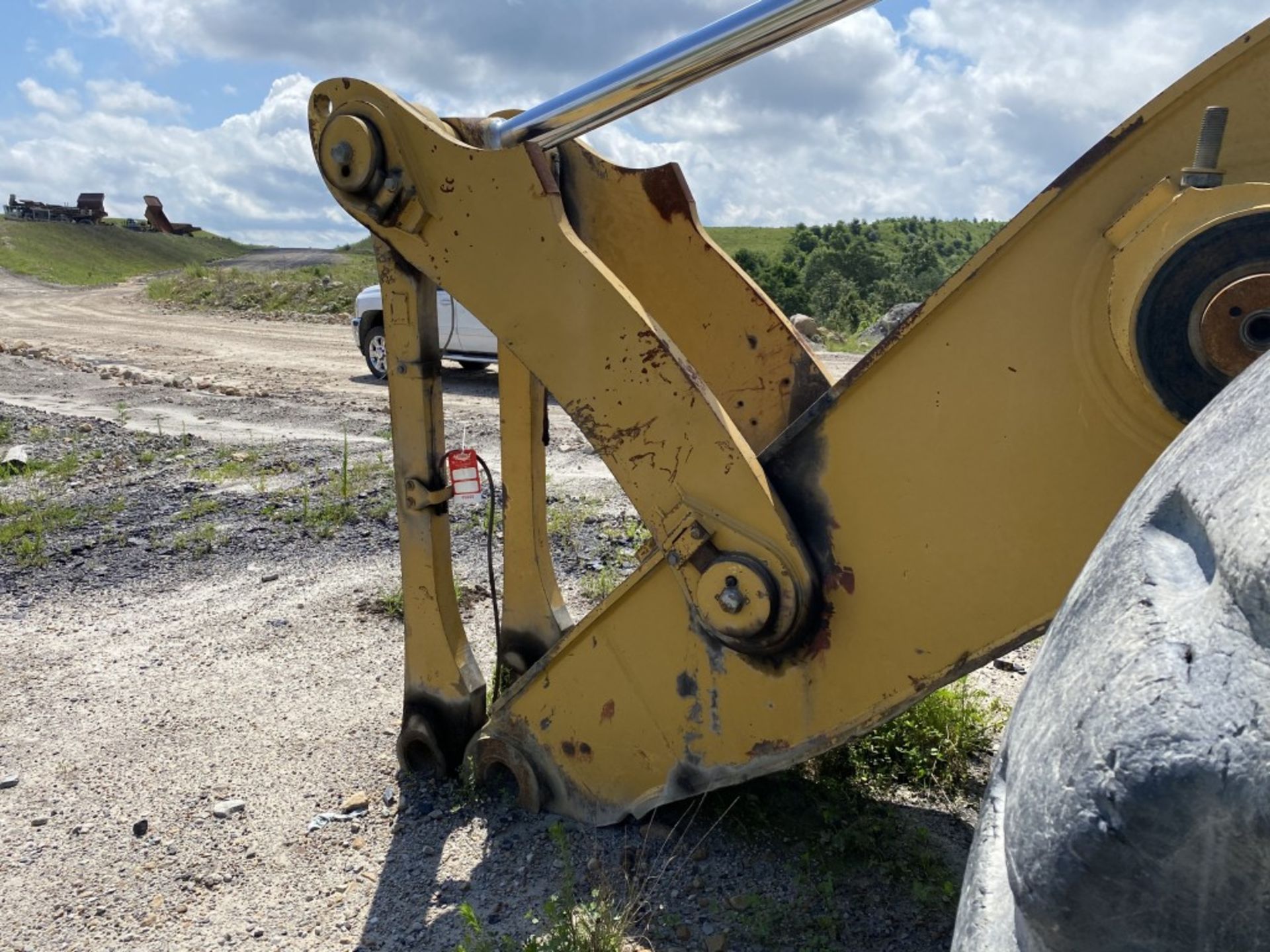 CATERPILLAR 988H WHEEL LOADER FOR PARTS/SCRAP, S/N: CAT0988HEBY00302, 35/65-33 TIRES, ENGINE - Image 5 of 17